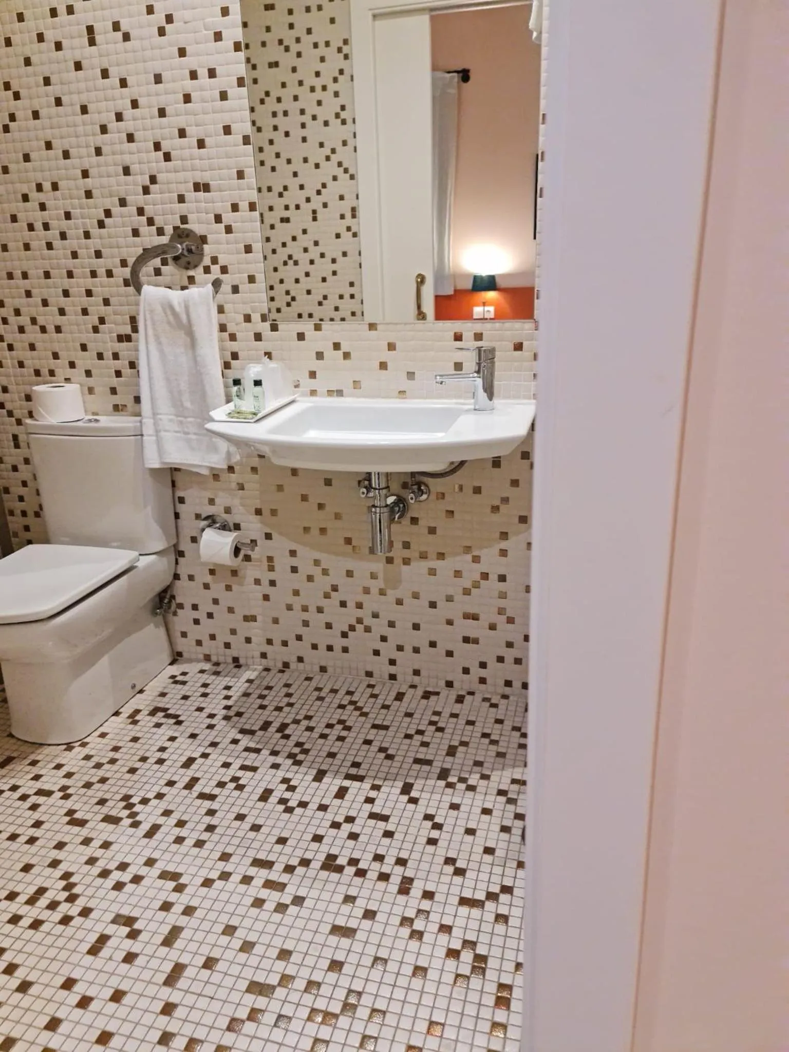 Bathroom in Hotel Montes