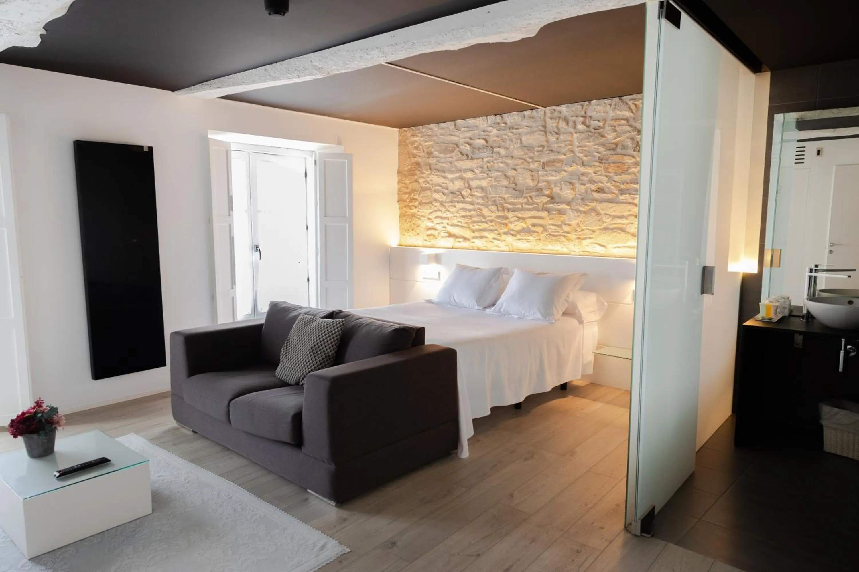 Photo of the whole room, Bed in Hotel Montes