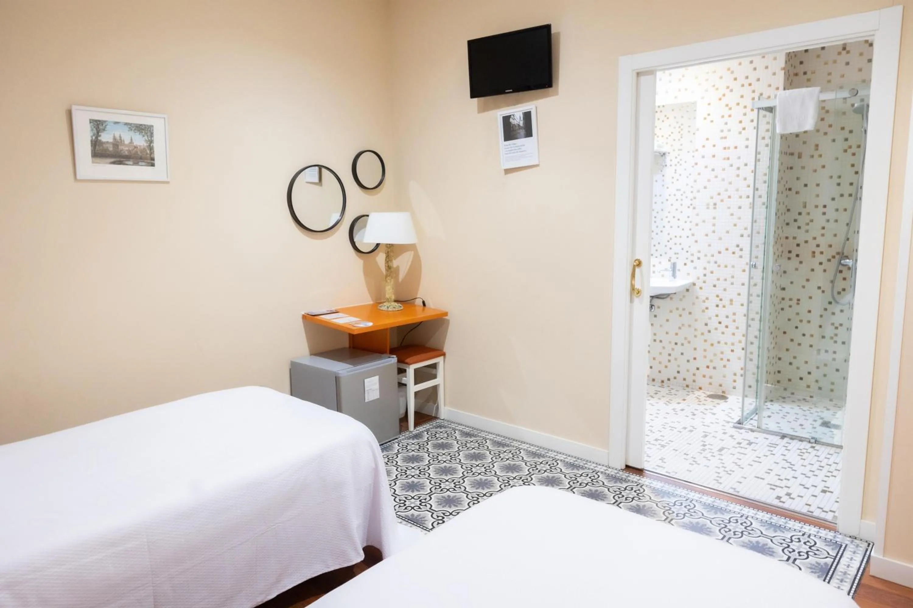 Photo of the whole room, Bed in Hotel Montes