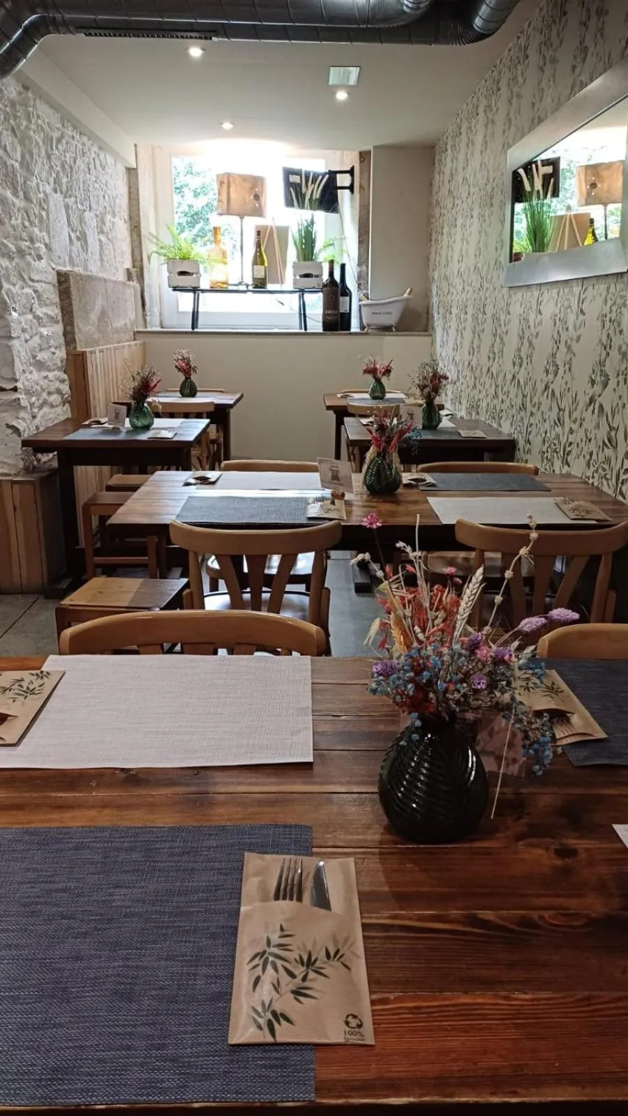 Restaurant/places to eat in Hotel Montes