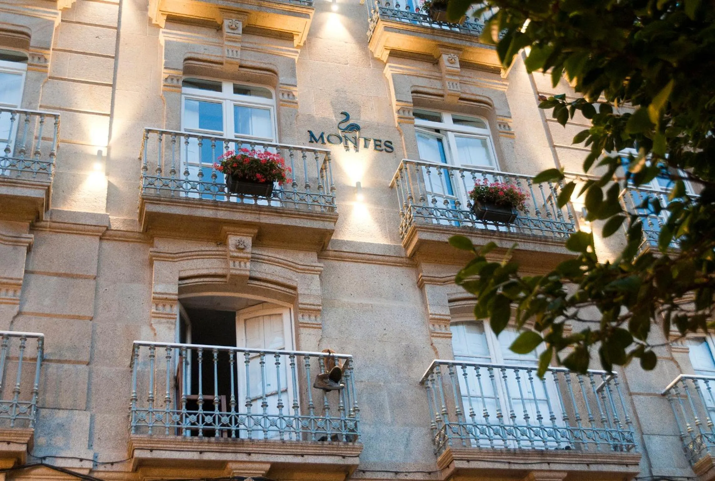 Facade/entrance in Hotel Montes