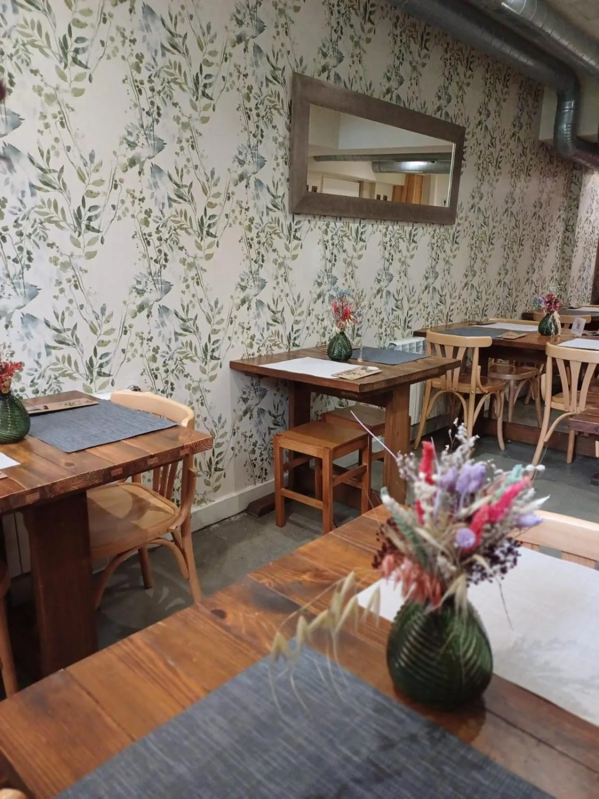 Restaurant/places to eat in Hotel Montes