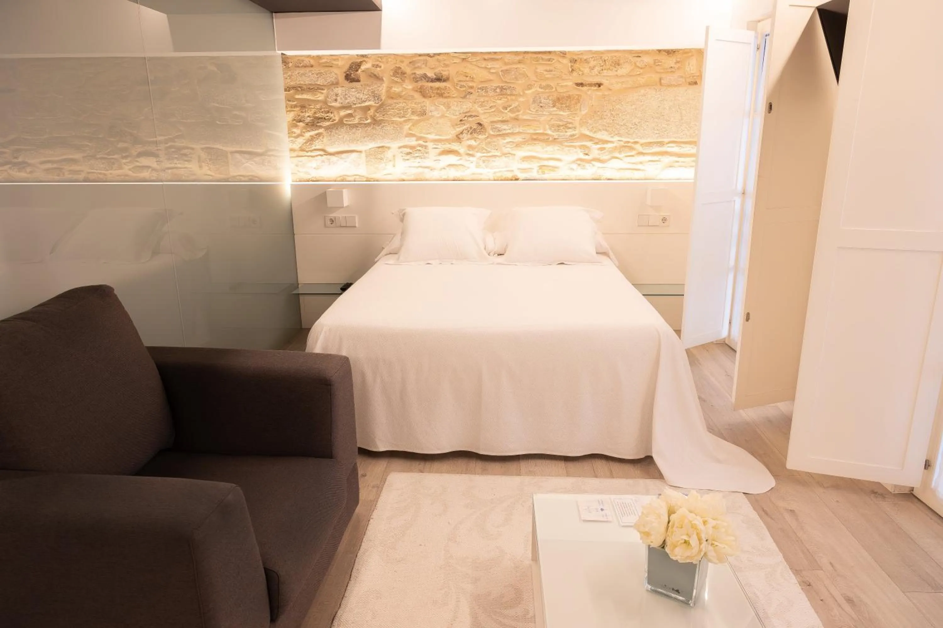 Photo of the whole room, Bed in Hotel Montes