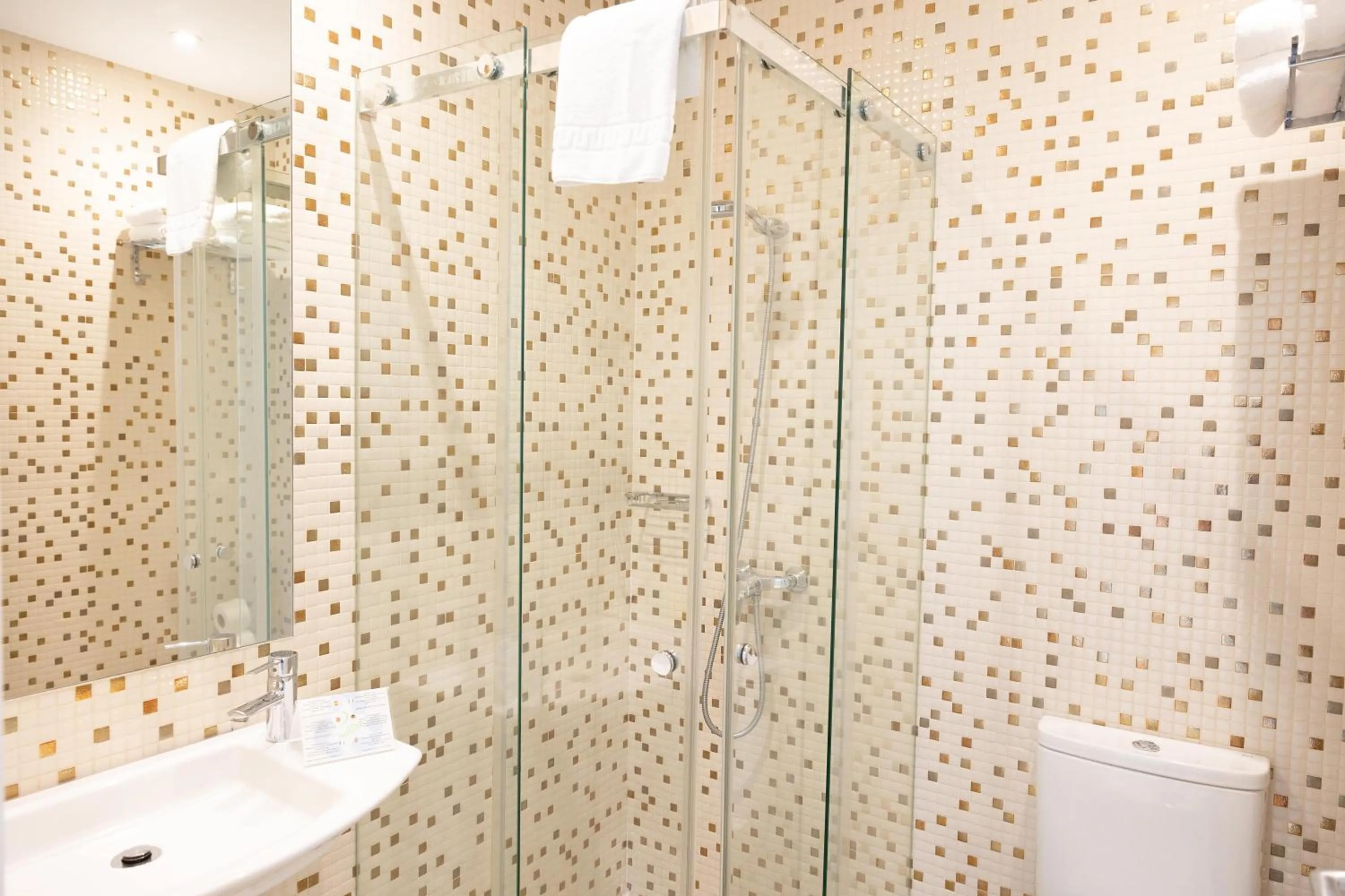 Bathroom in Hotel Montes