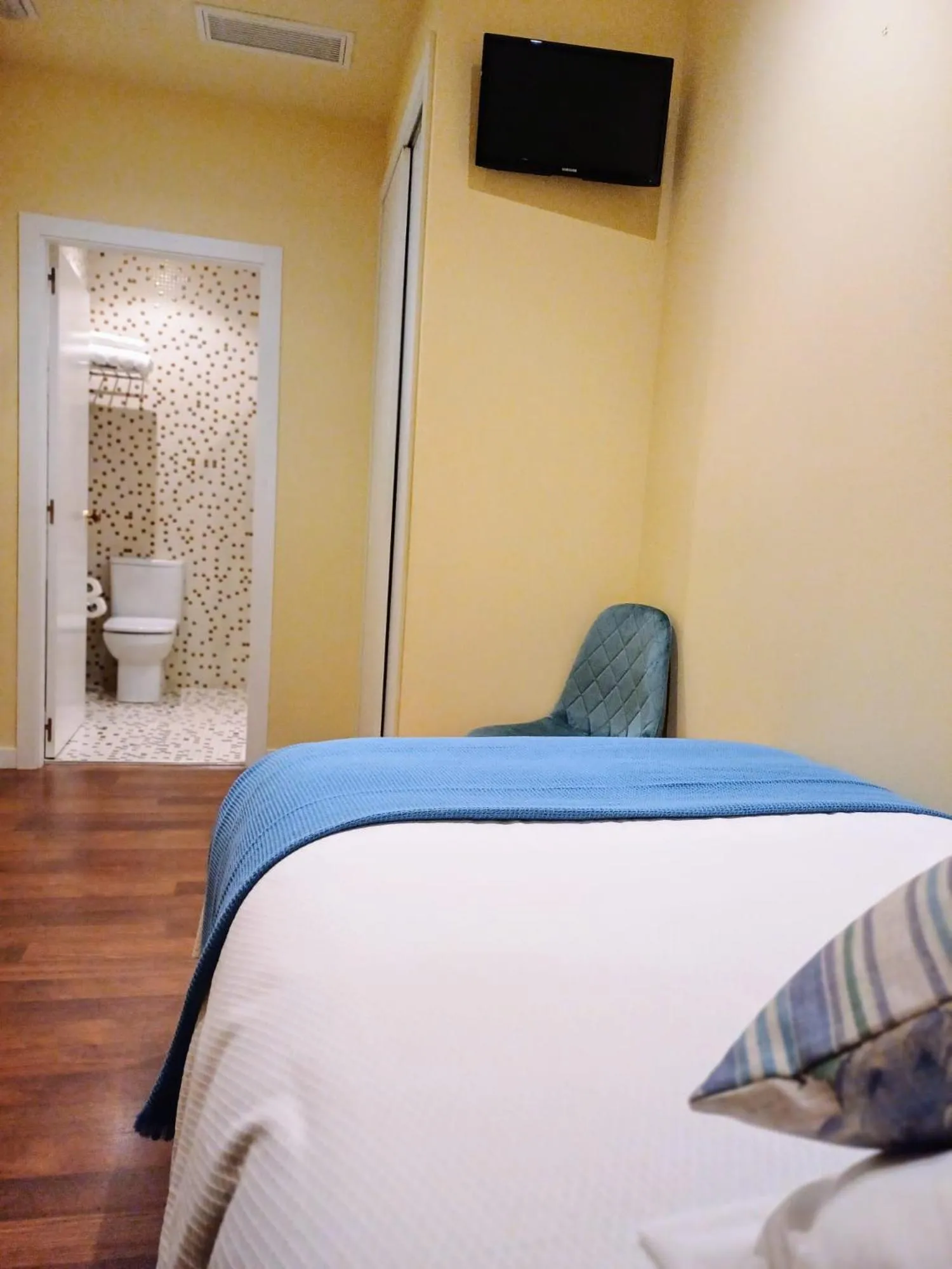 Photo of the whole room, Bed in Hotel Montes