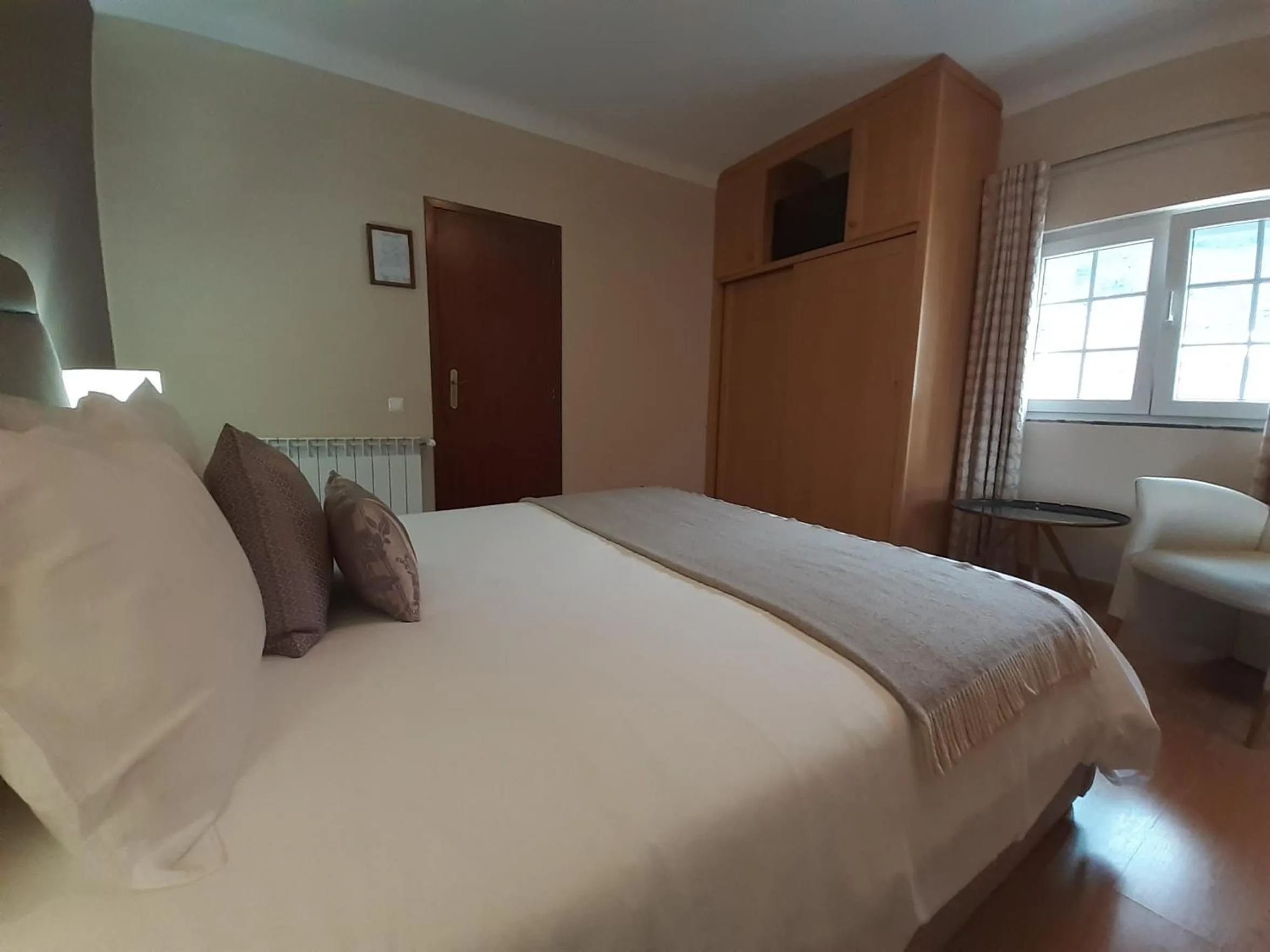 Property building, Bed in Alfatima