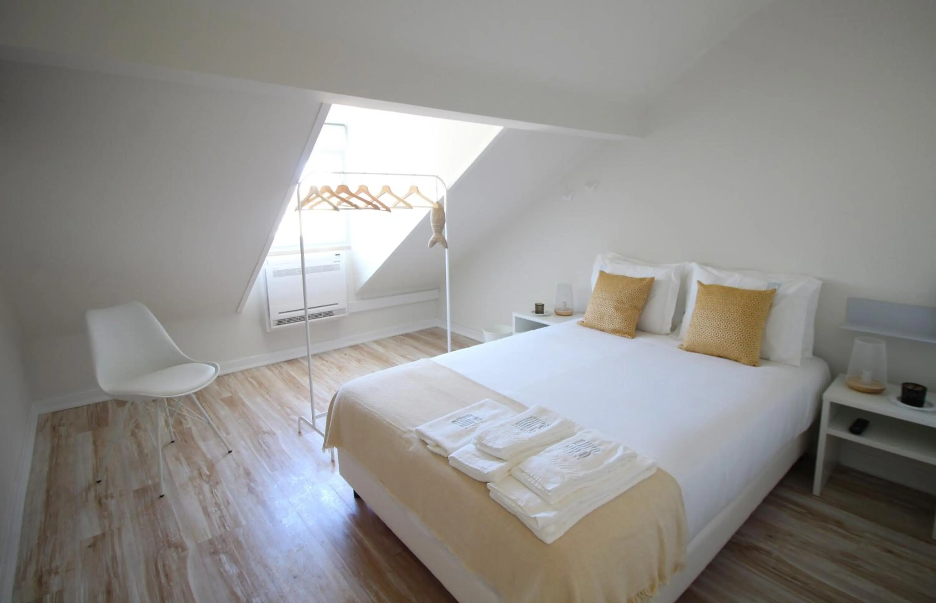 Bedroom, Bed in JR Studios & Suites I Rius I