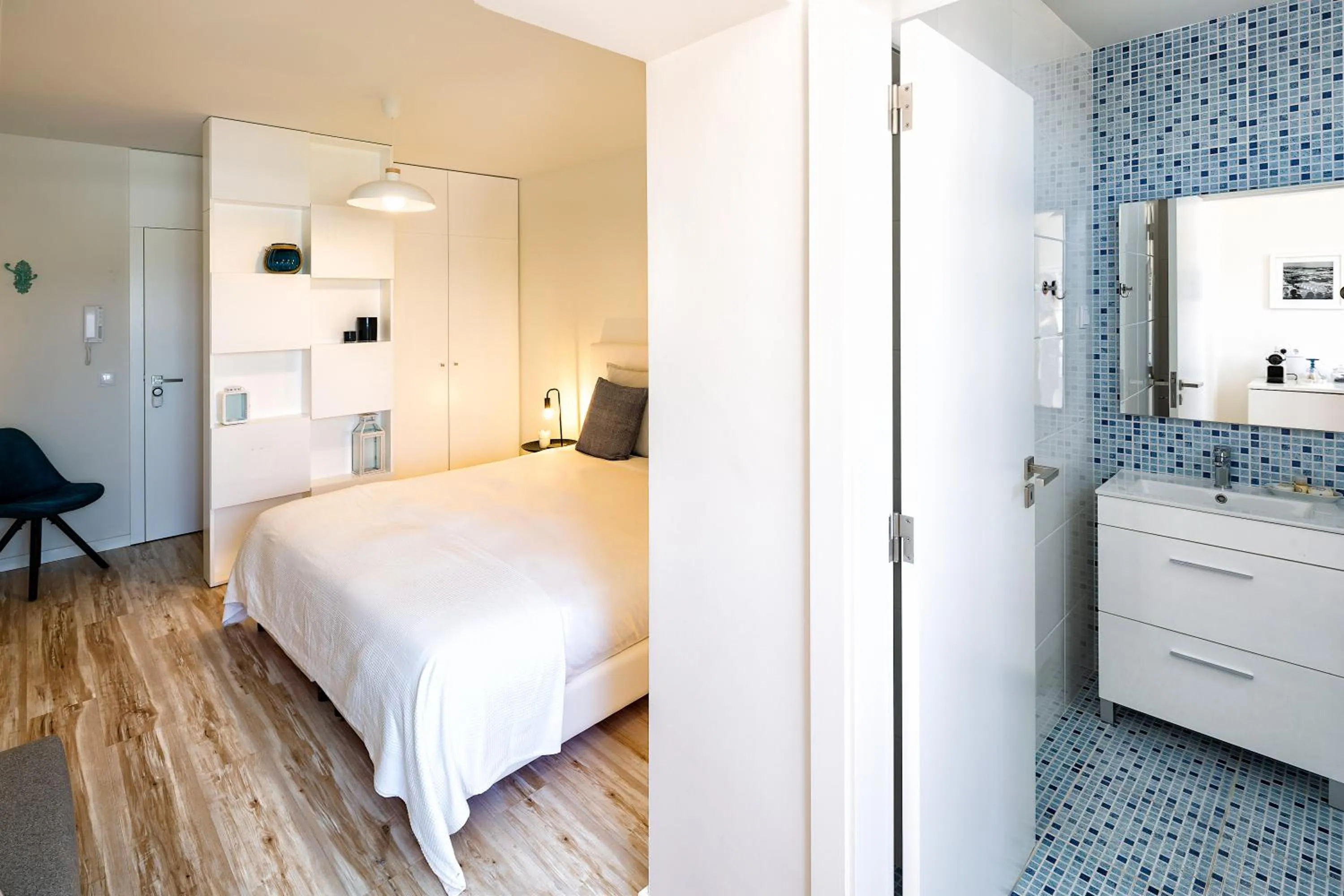 Toilet, Bed in JR Studios & Suites I Rius I