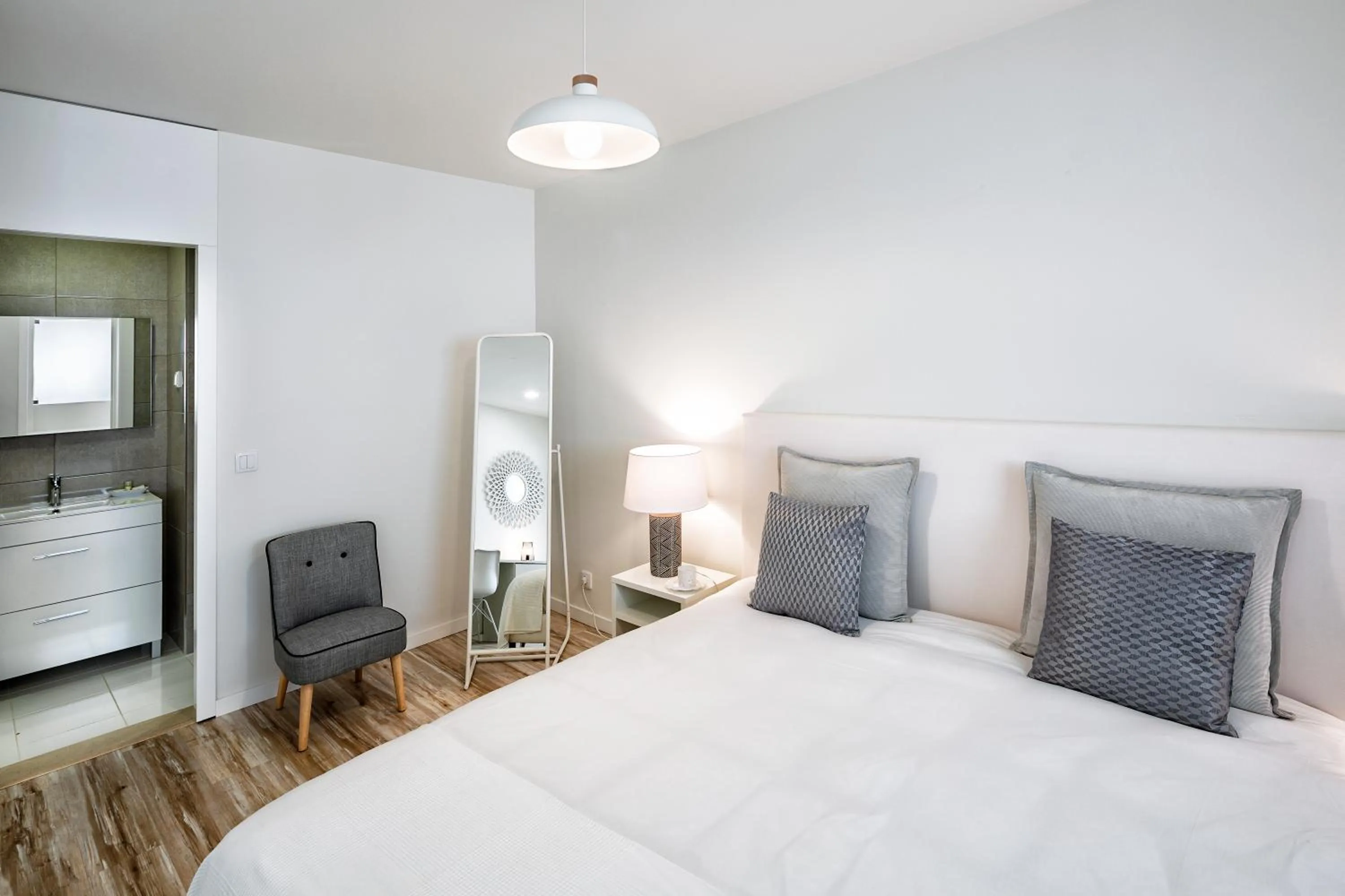 Bedroom, Bed in JR Studios & Suites I Rius I