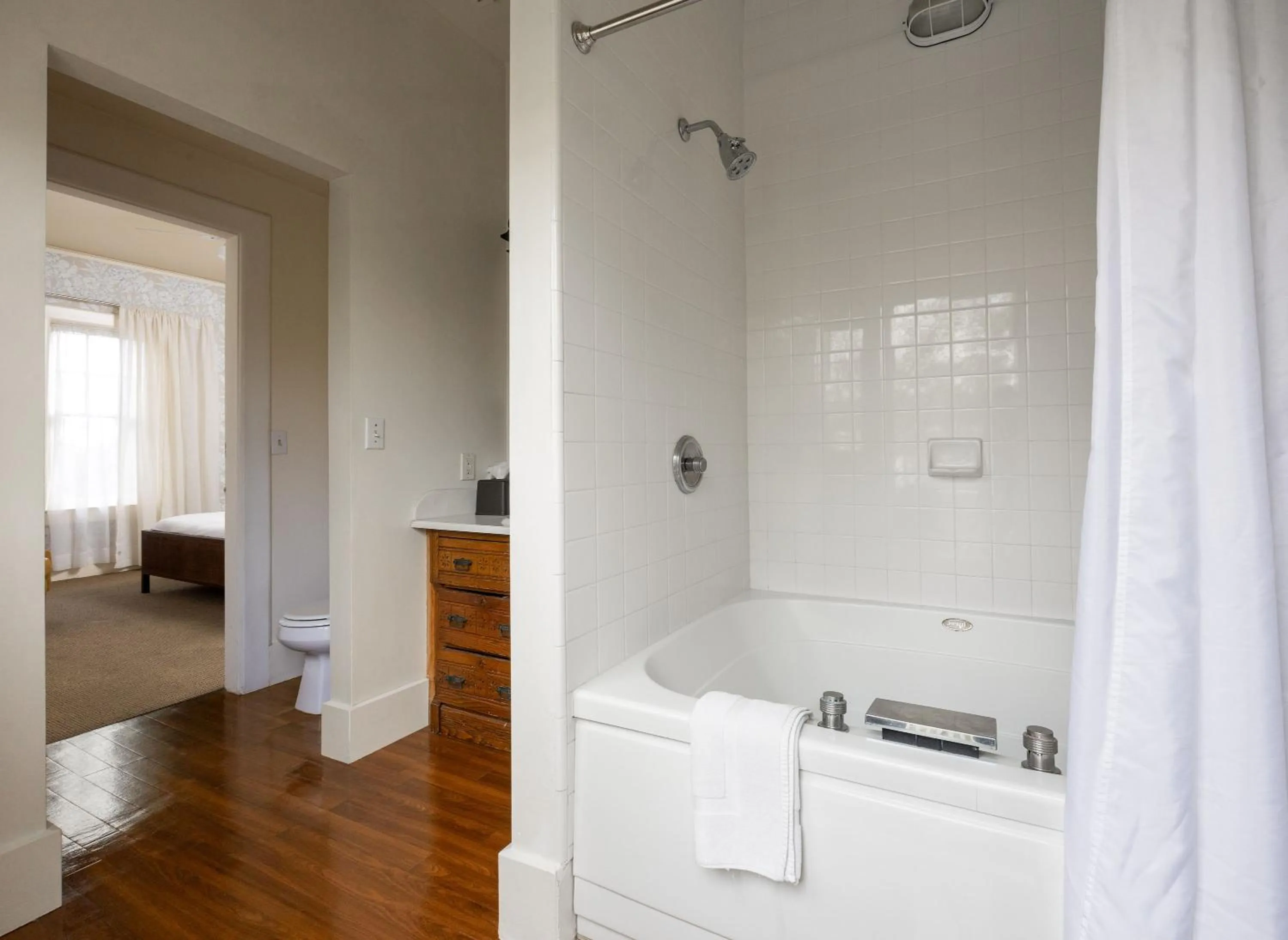 Shower in De La Vina Inn