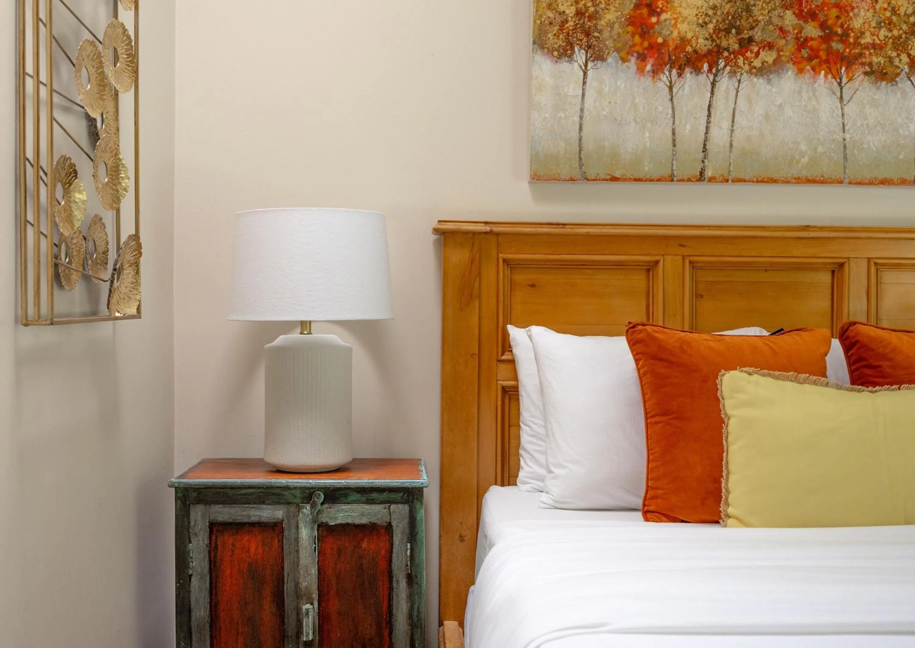 Bed in De La Vina Inn