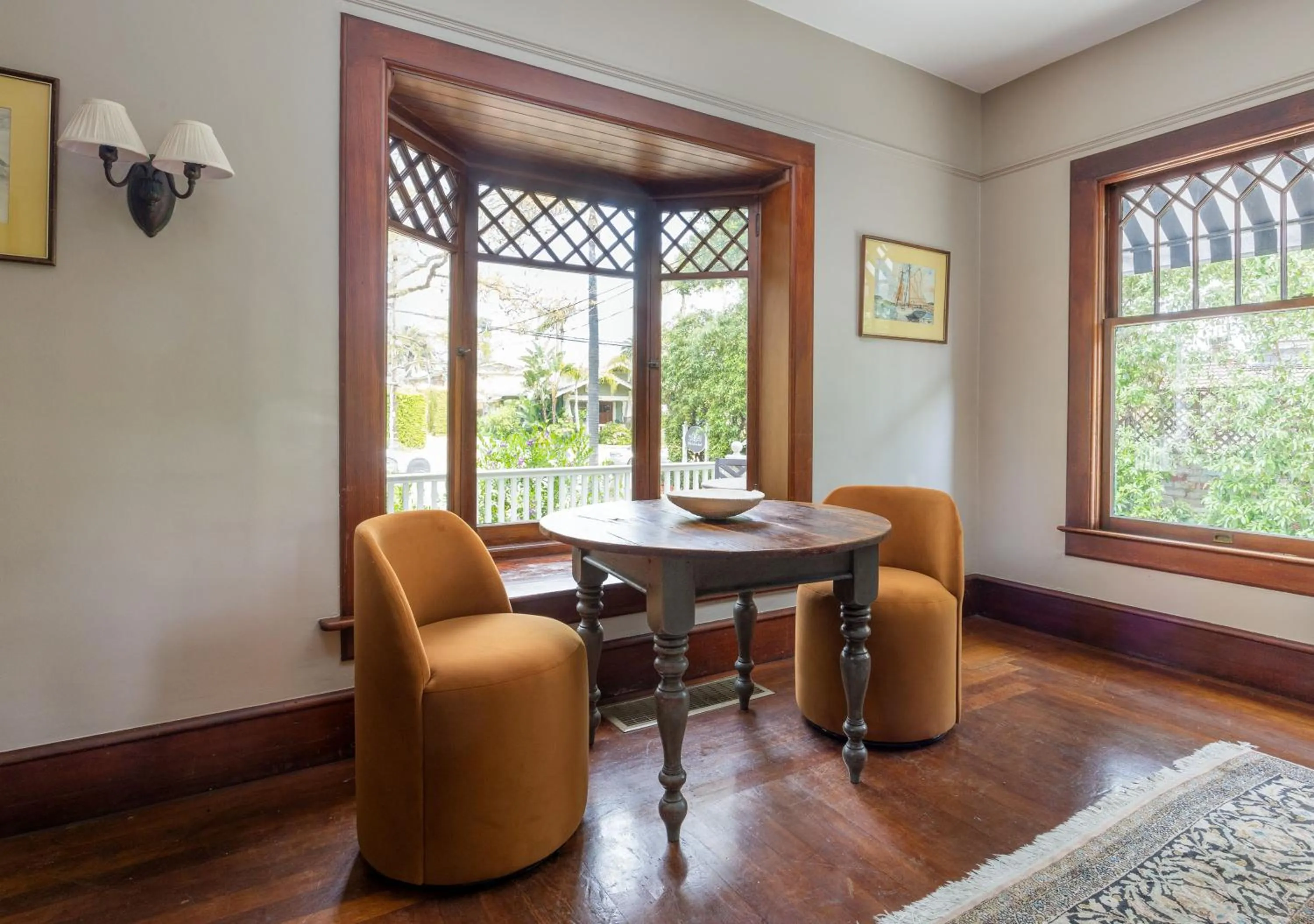 Living room in De La Vina Inn