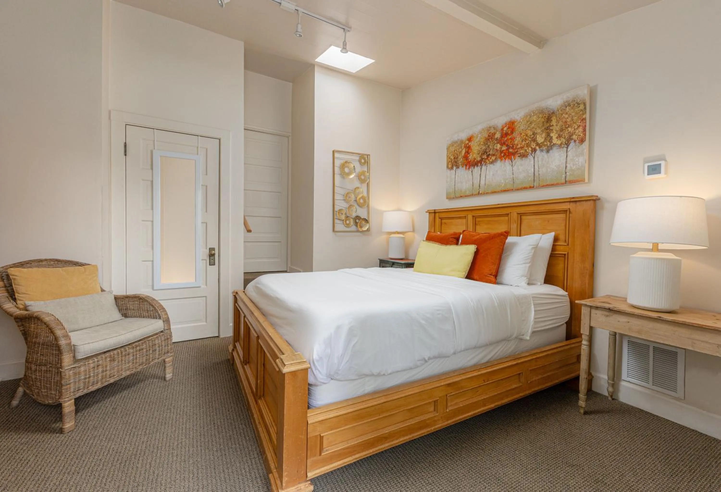 Bed in De La Vina Inn