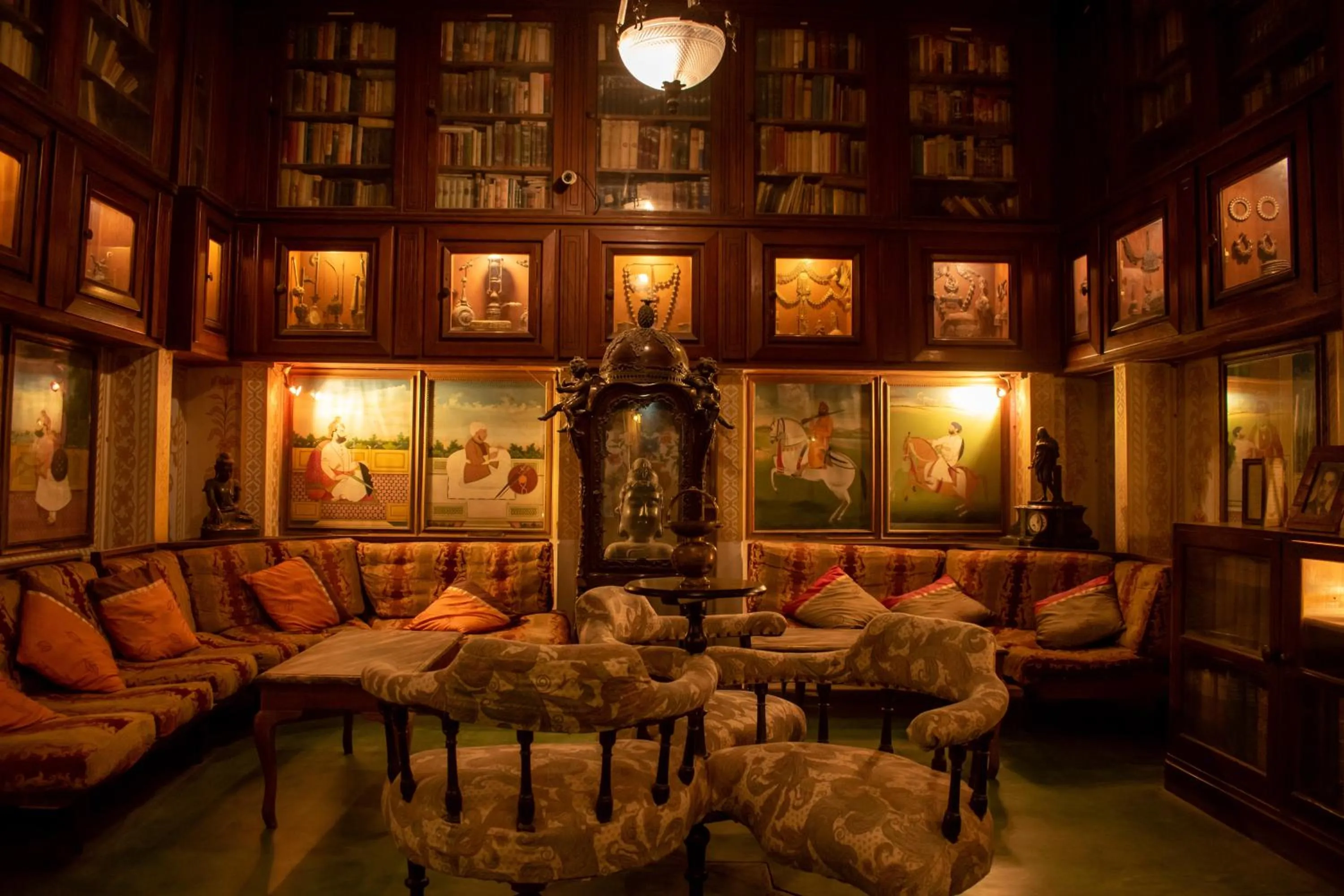 Library in Hotel Bissau Palace