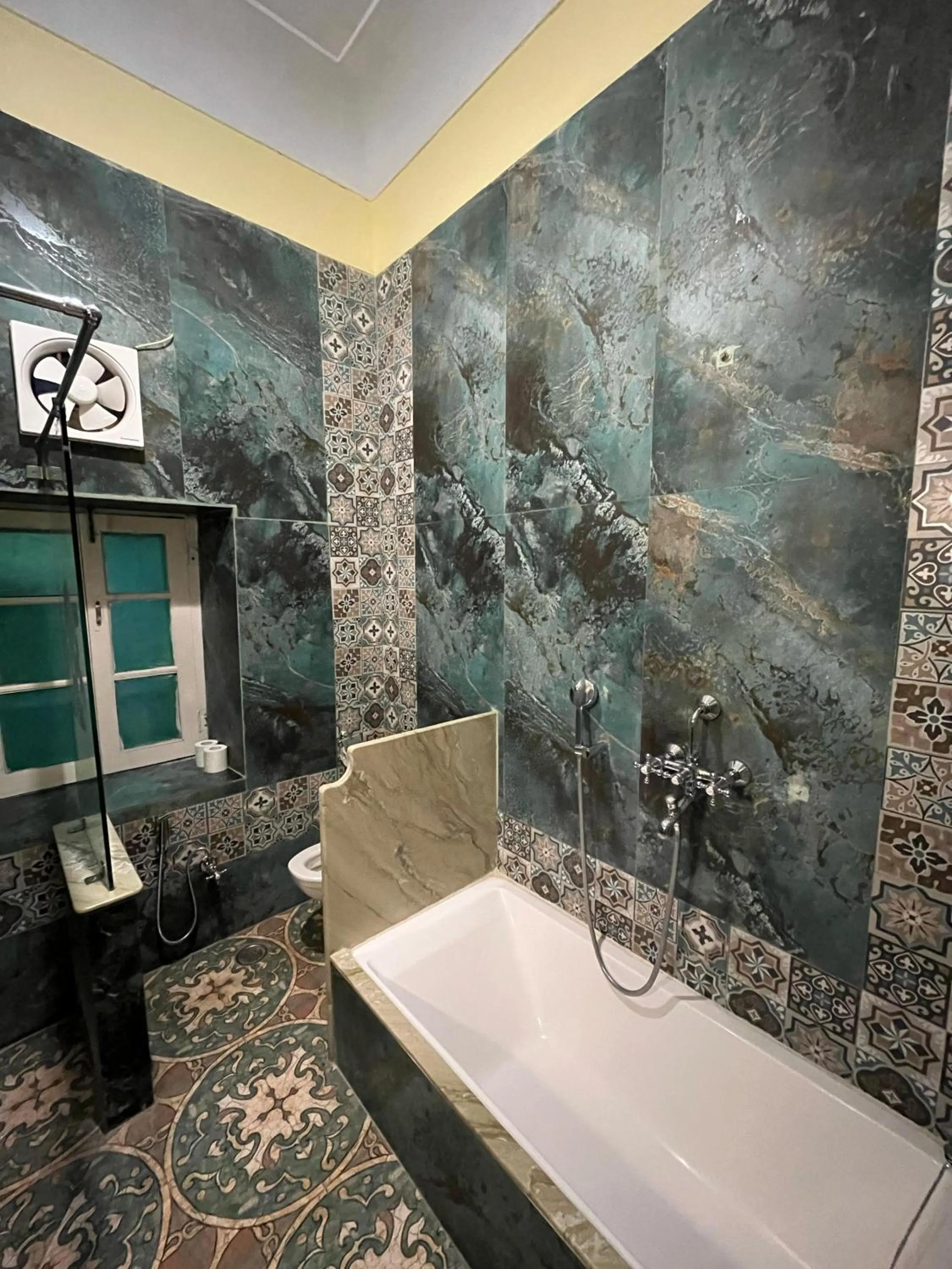 Bathroom in Hotel Bissau Palace