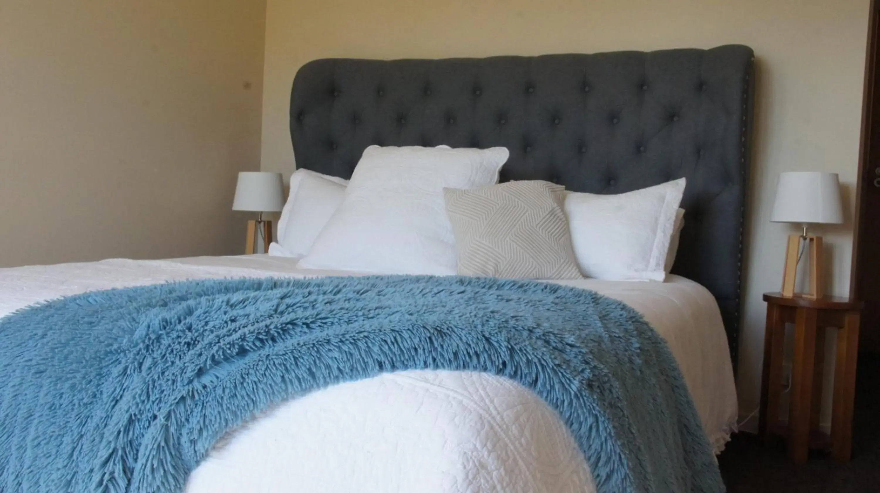 Deluxe King Room in Tuscany Downs Estate Deluxe King Room in Tuscany Downs Estate