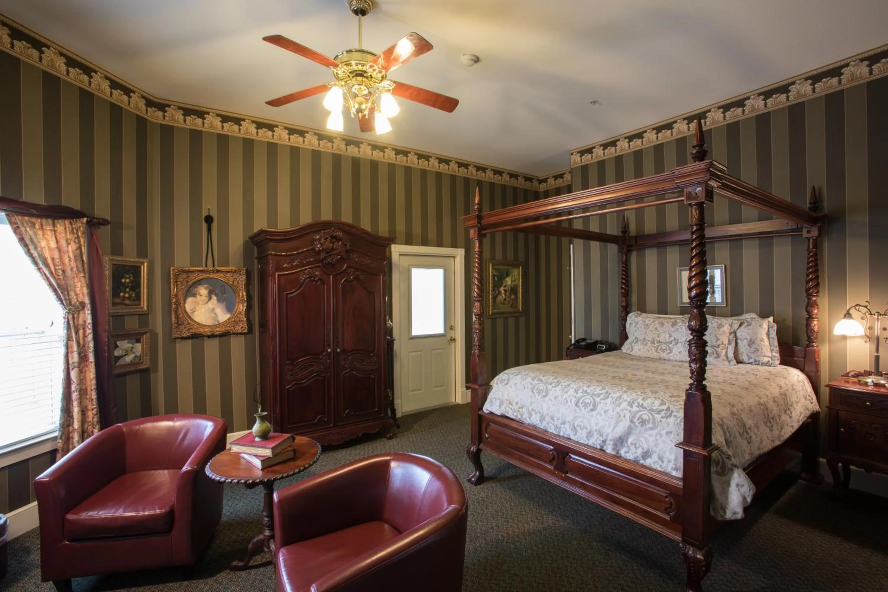Bed in Gruene River Hotel & Retreat