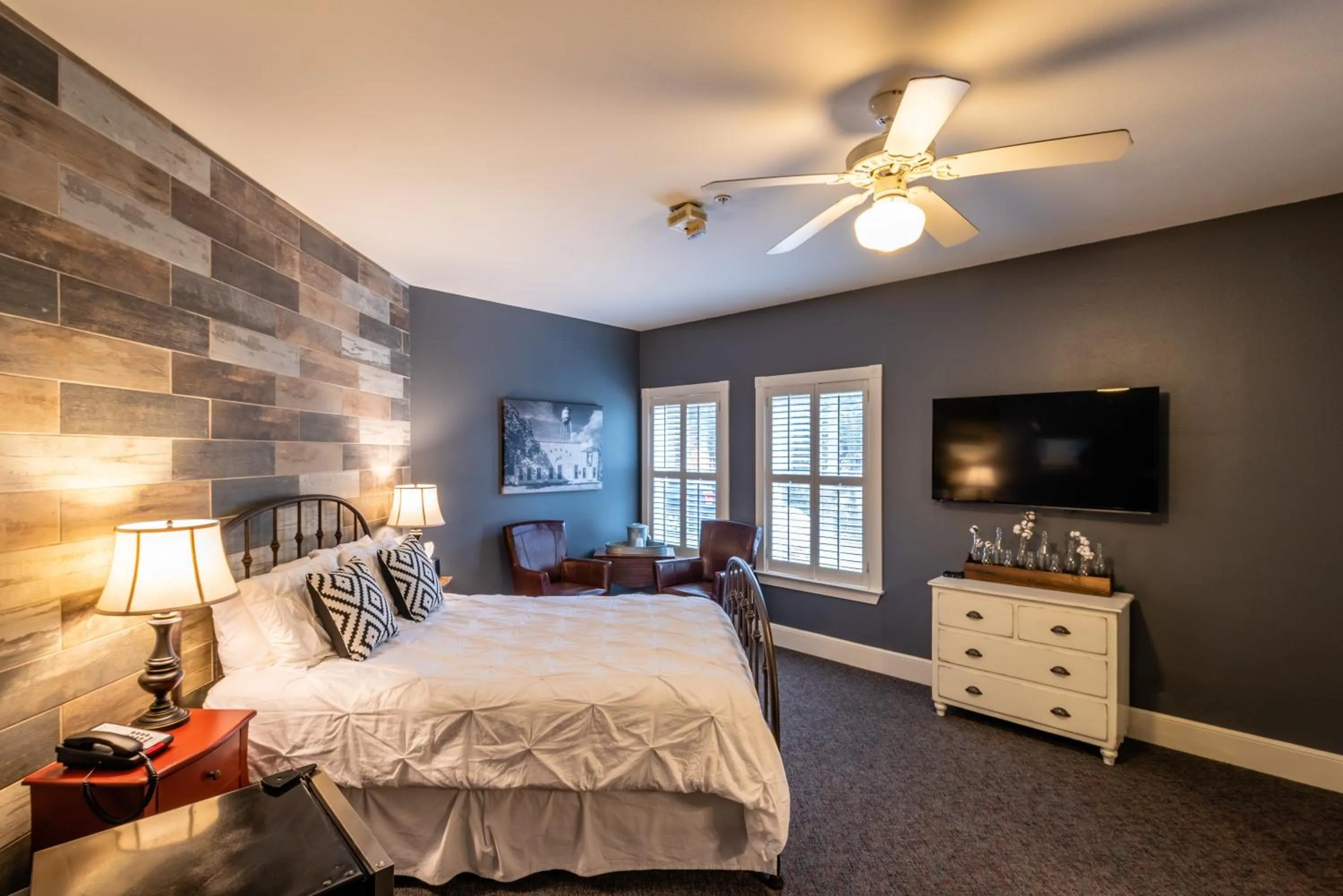 Bed in Gruene River Hotel & Retreat