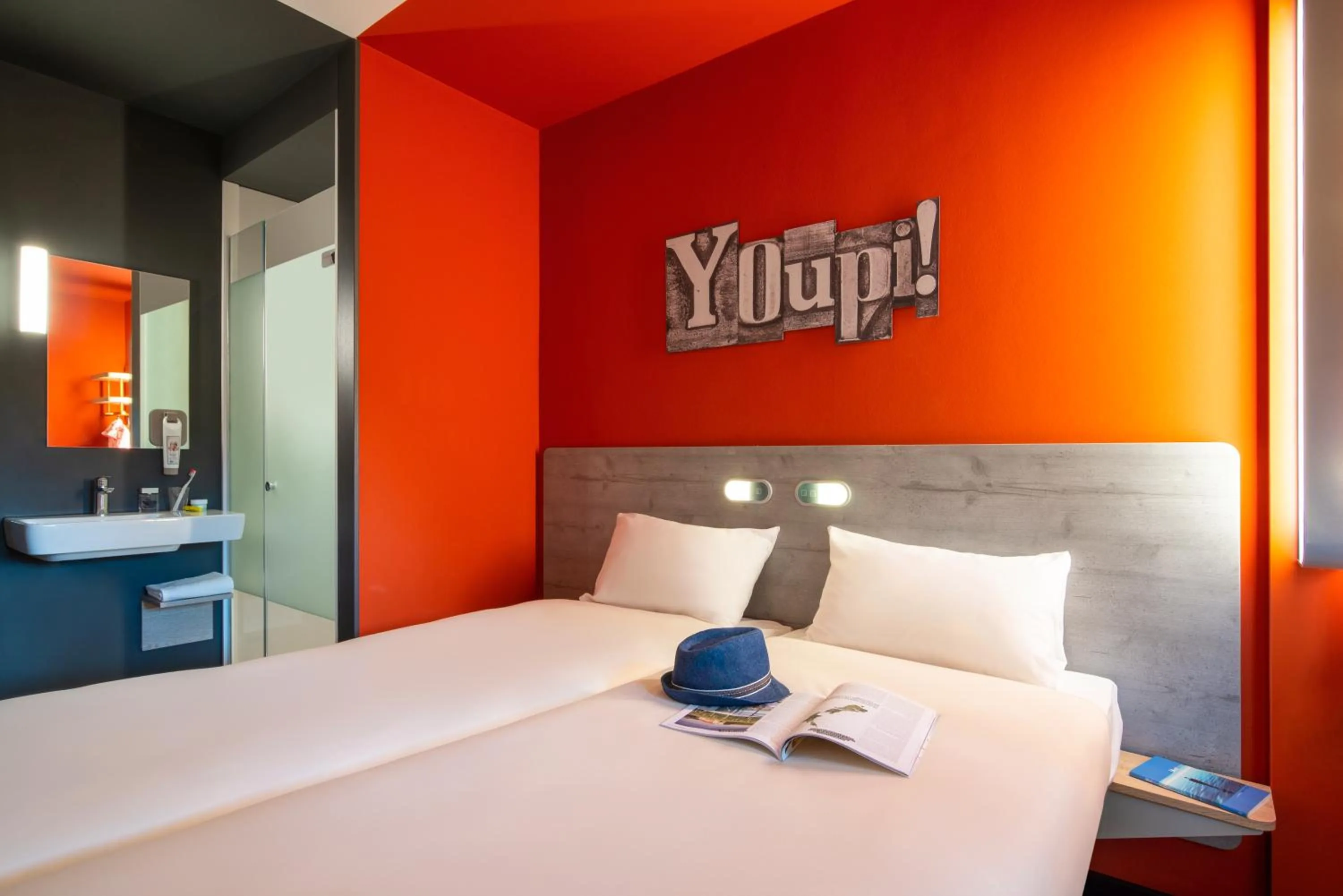 Bed in ibis budget Amsterdam Airport