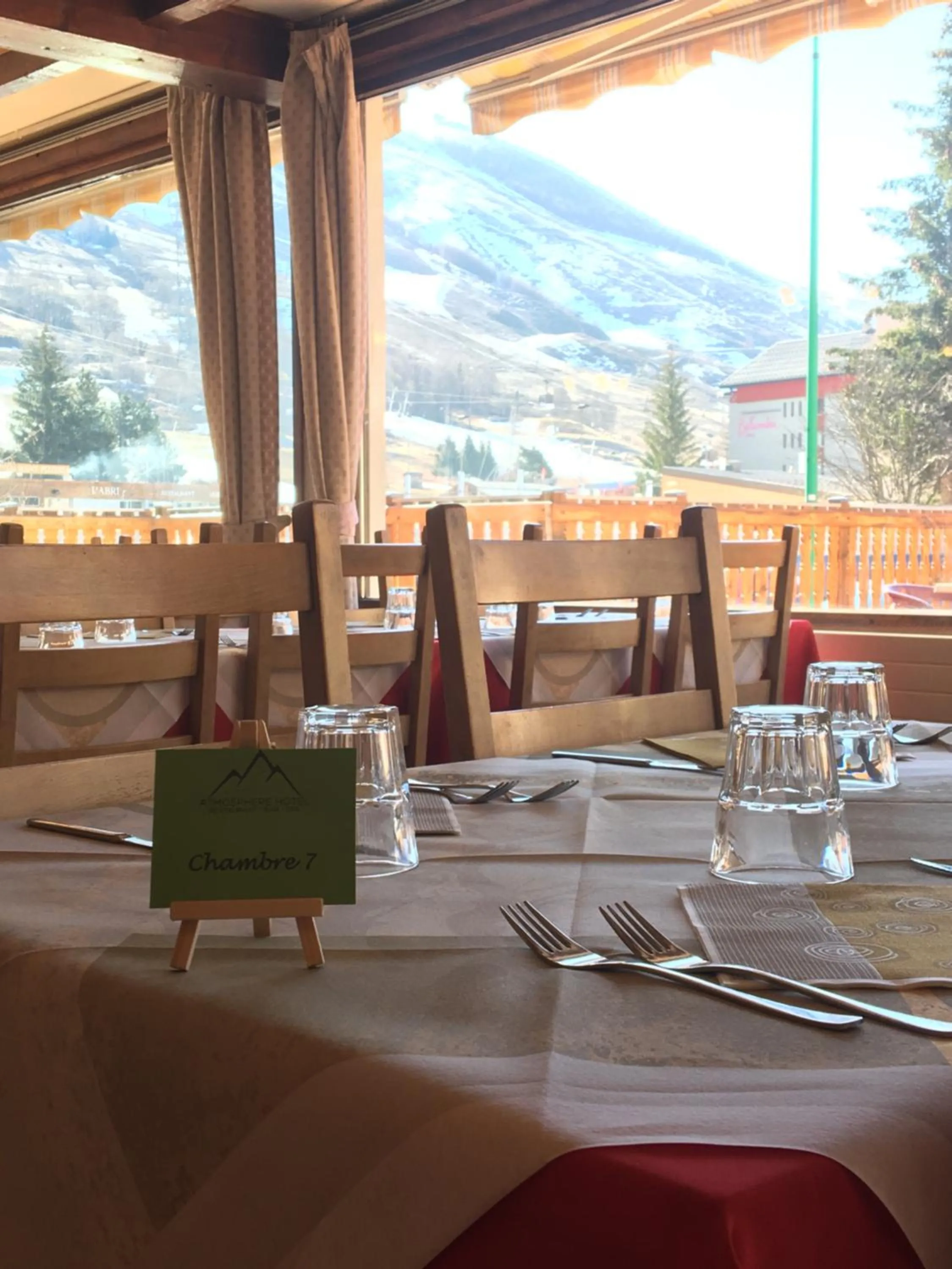 Restaurant/places to eat in Atmosphere Hotel