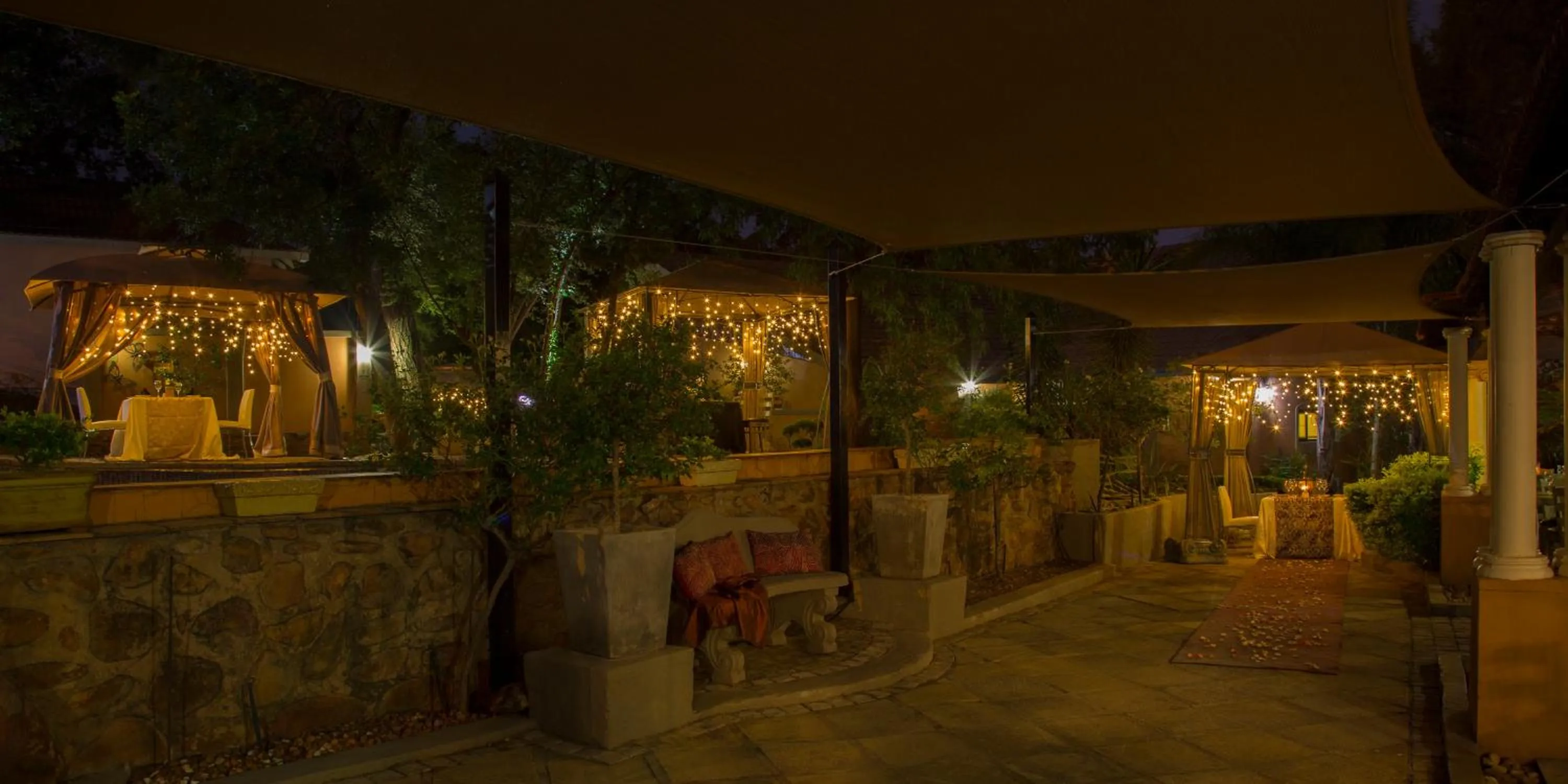 Pool view in Casa Toscana Lodge