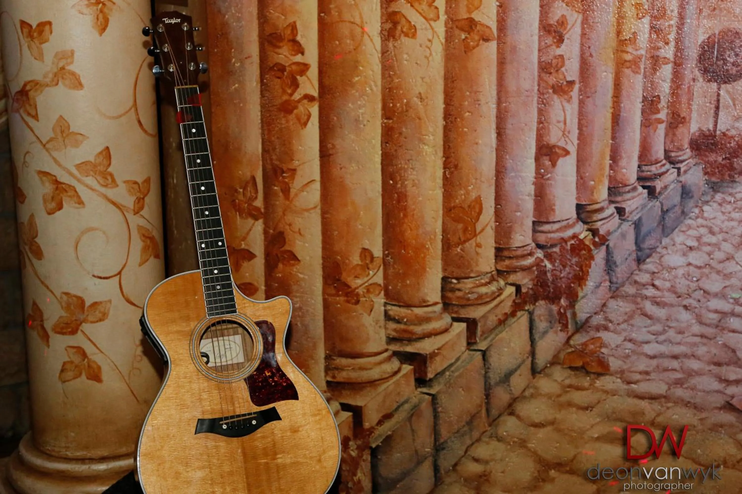 Evening entertainment in Casa Toscana Lodge