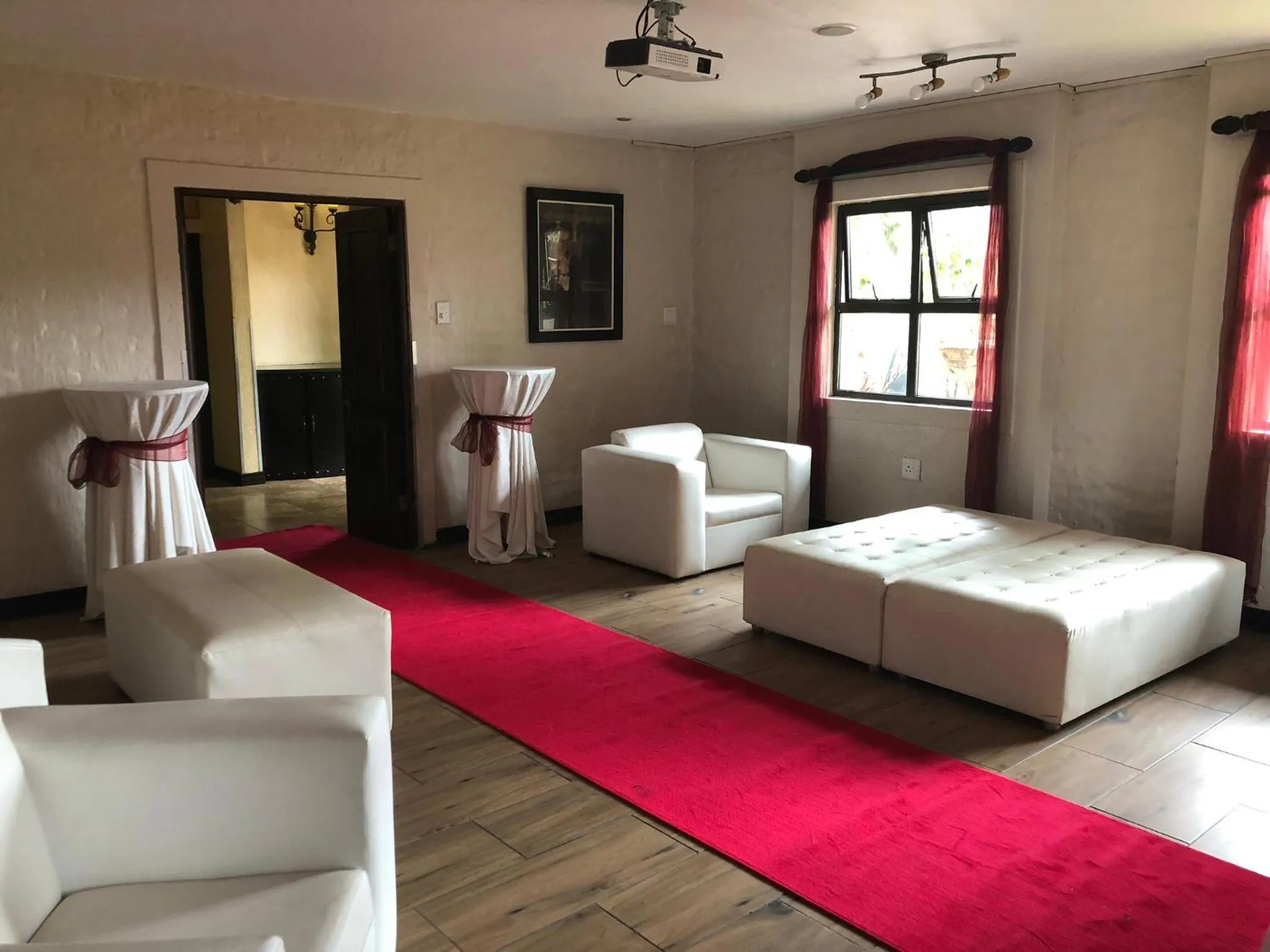 Meeting/conference room, Bed in Casa Toscana Lodge