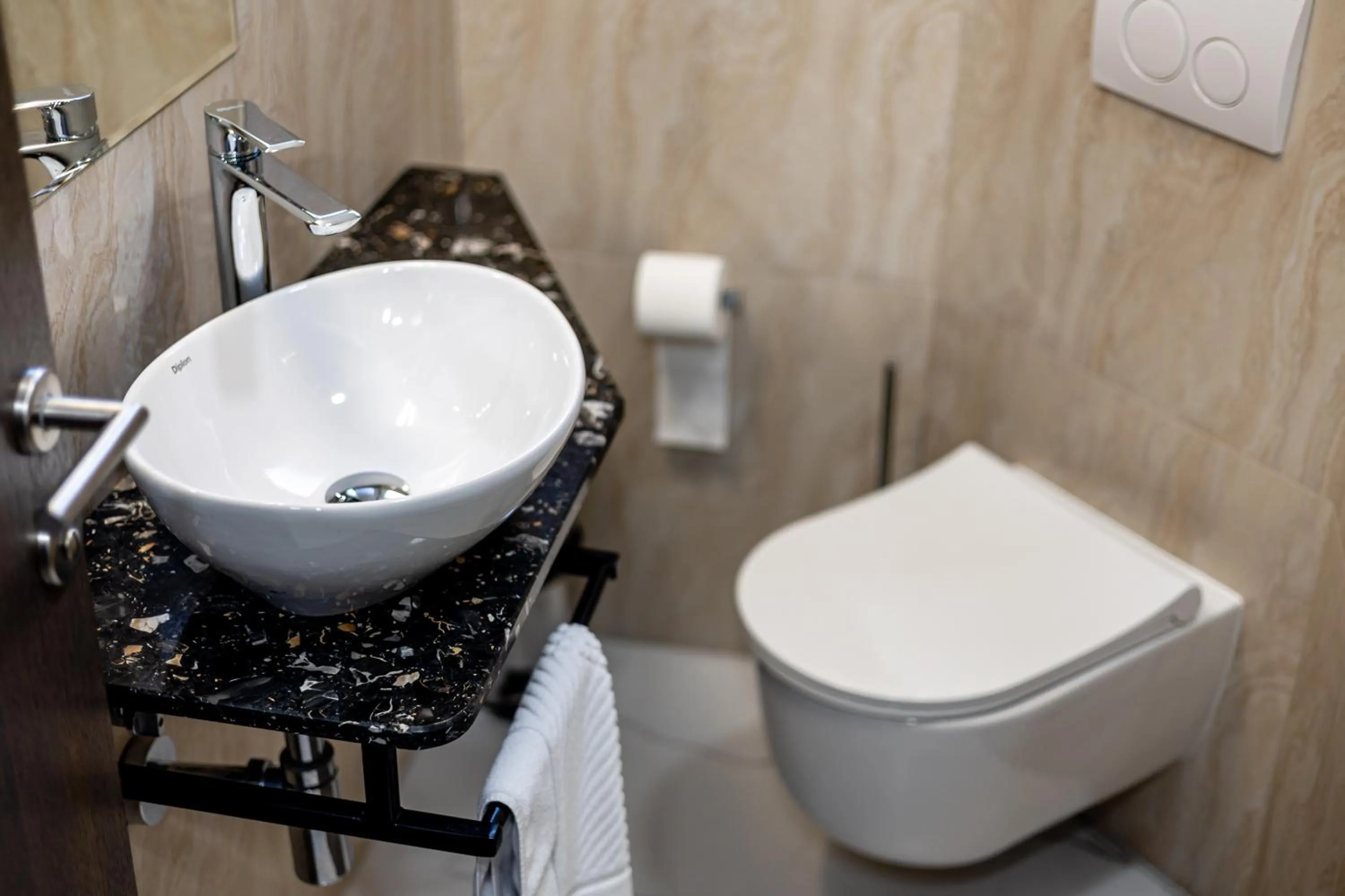 Toilet in ForS Resort & Spa