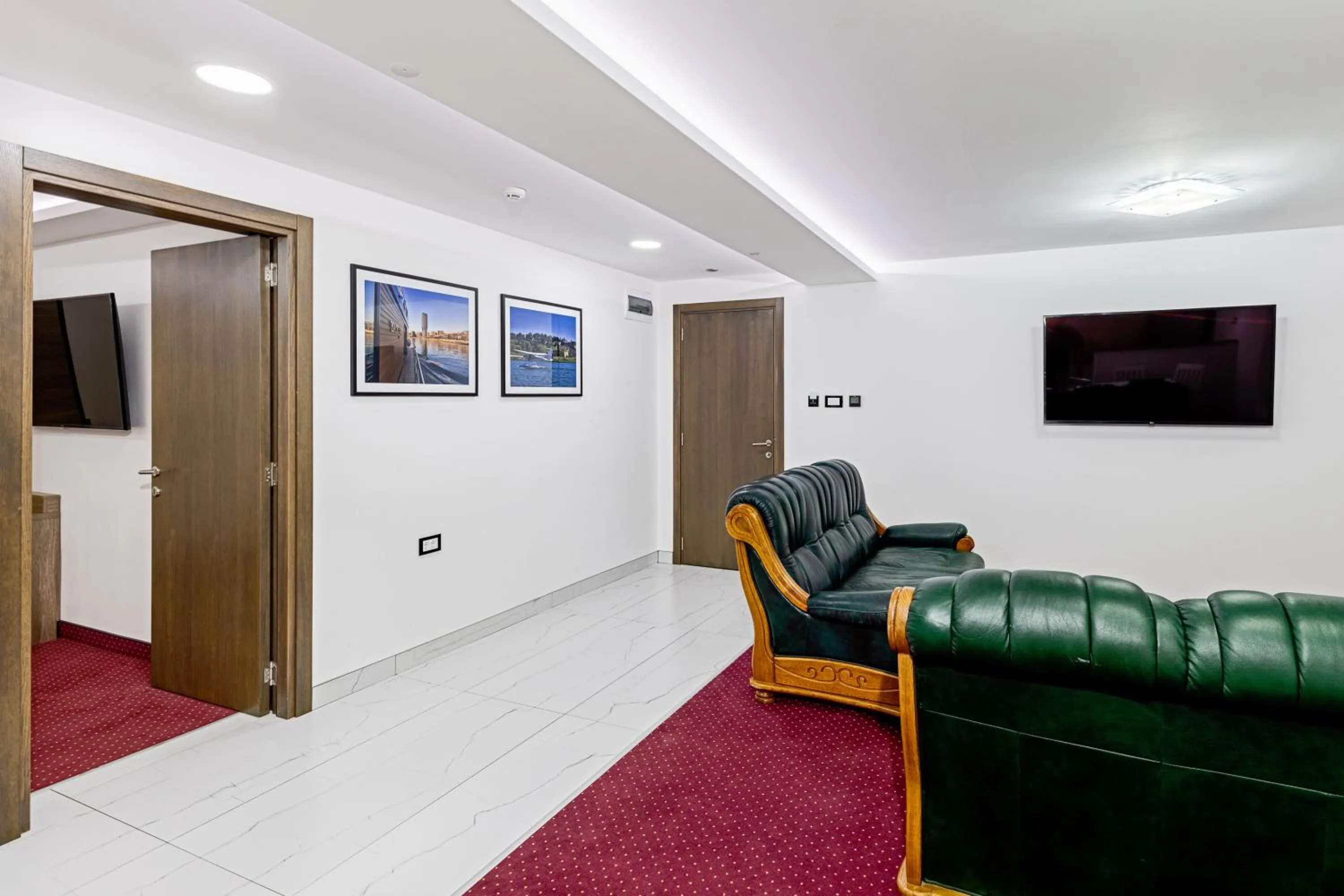 TV and multimedia in ForS Resort & Spa