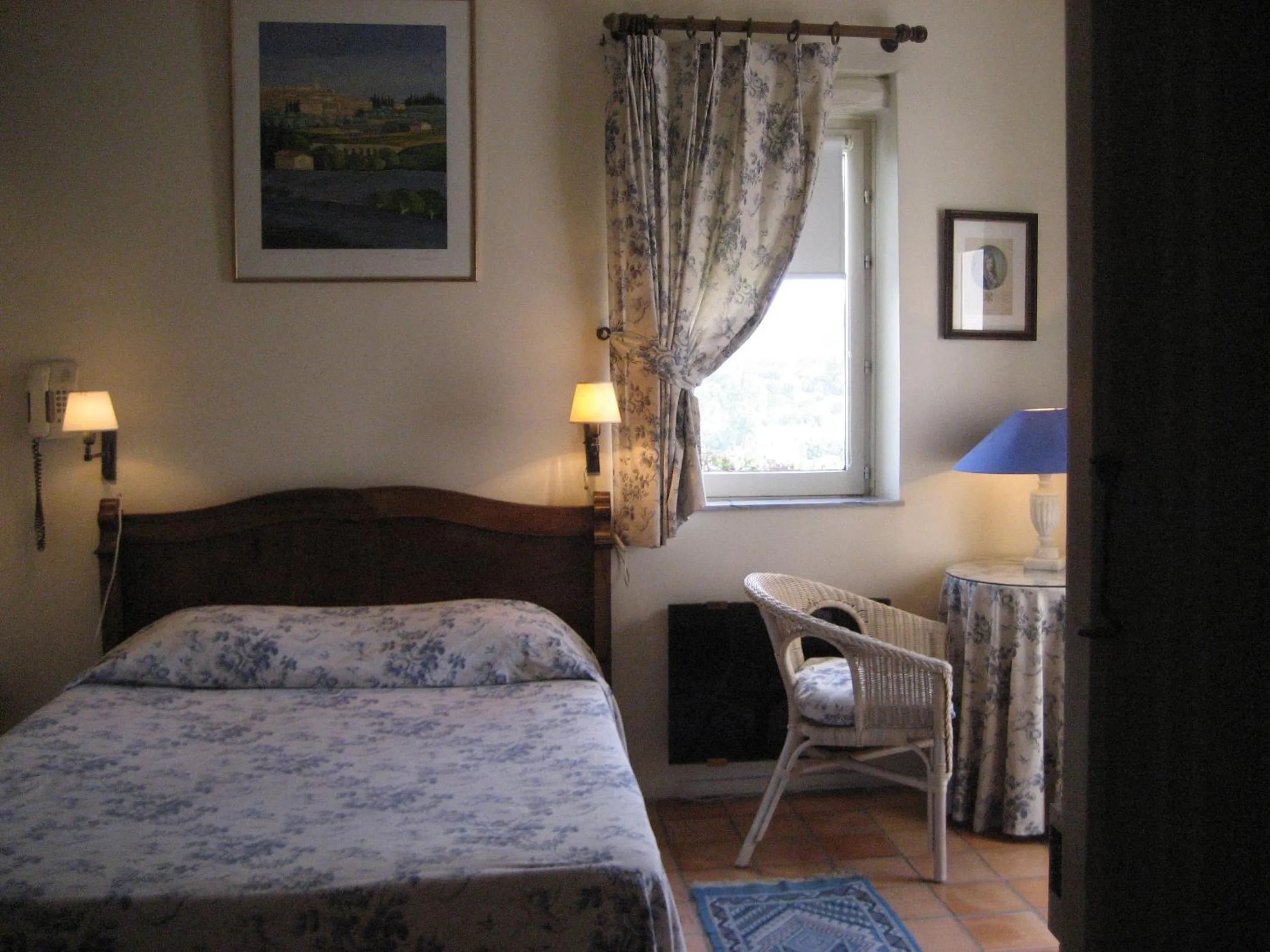 Bedroom, Bed in Maison d'Hôtes de l'Evêché