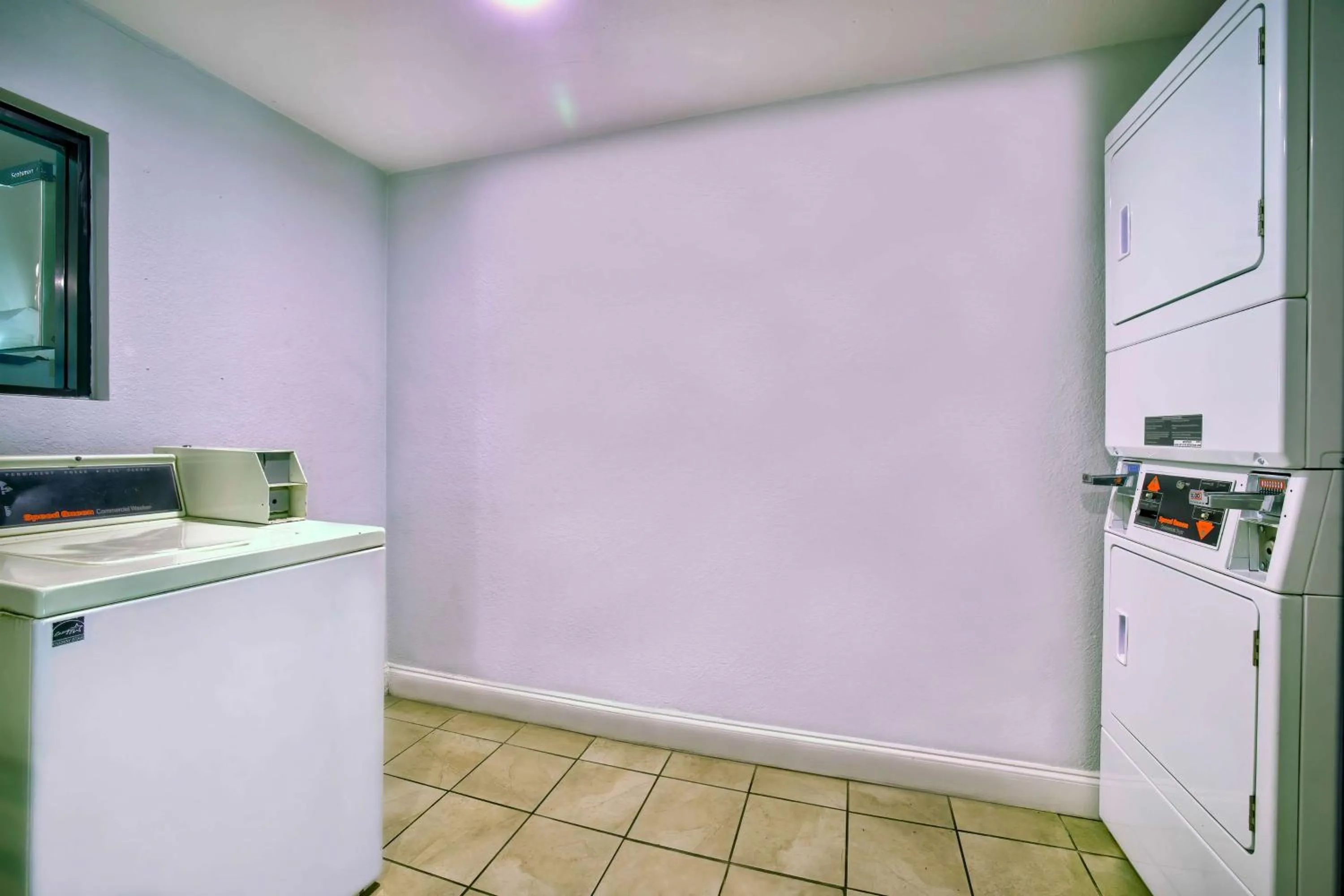 Property building in Motel 6-Jackson, MS