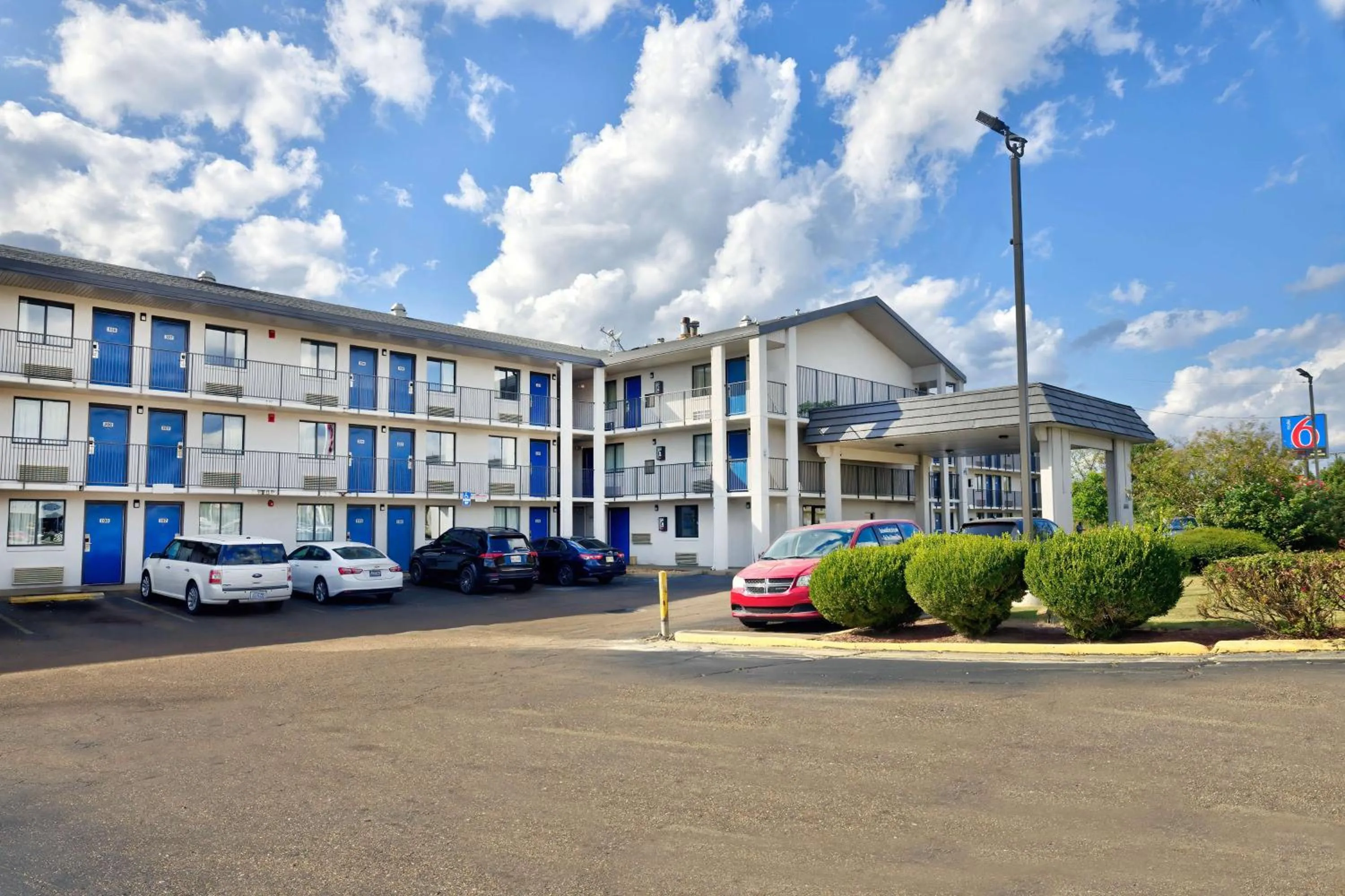 Property building in Motel 6-Jackson, MS