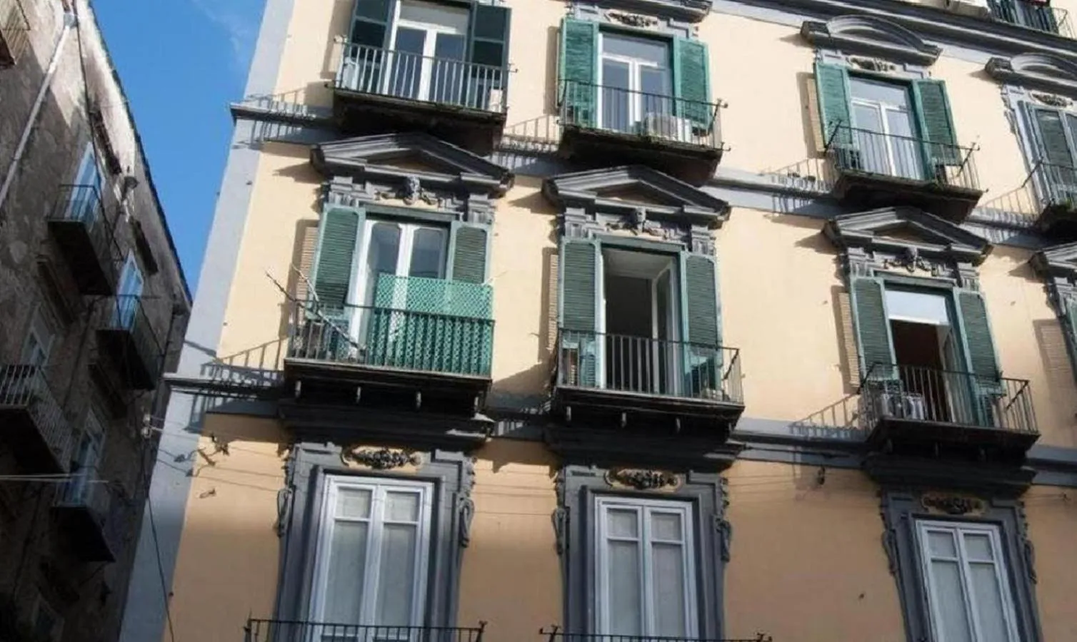 Property building in La Tela Bianca