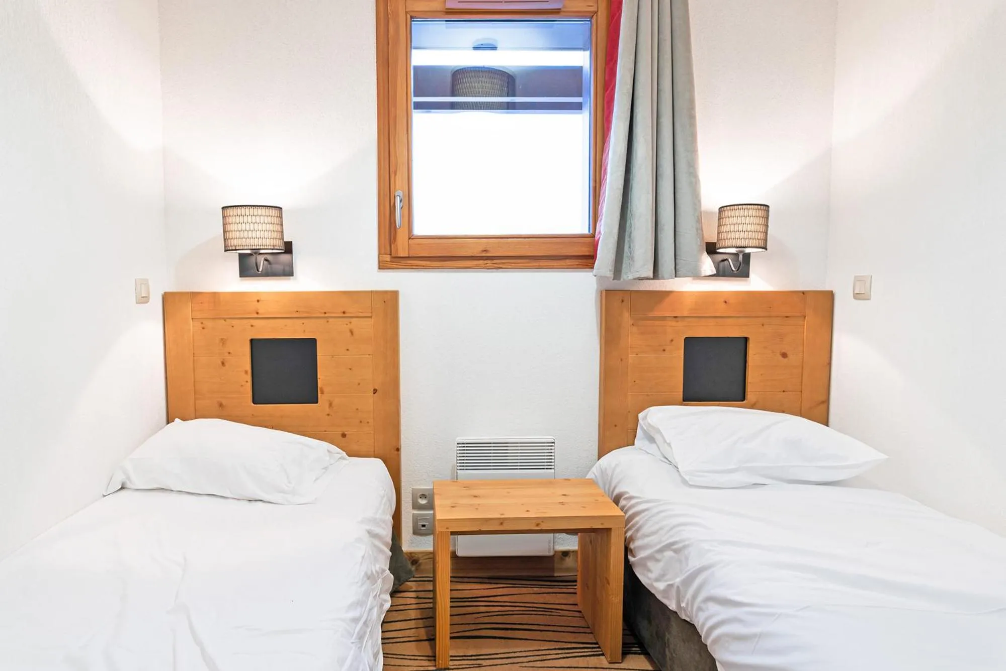 Bedroom, Bed in Lagrange Vacances Les Chalets d'Emeraude