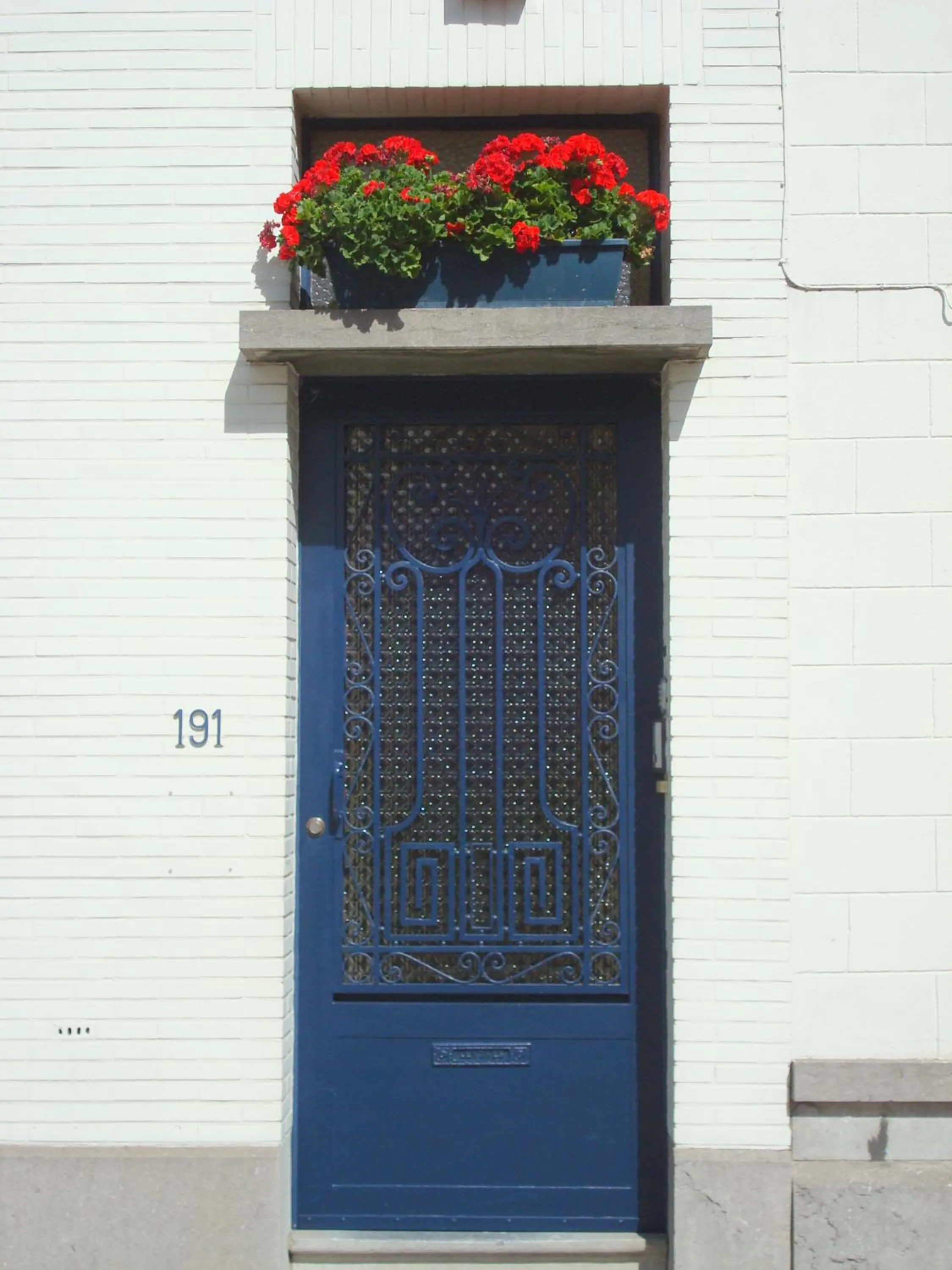 Facade/entrance in Brigitte & Alain