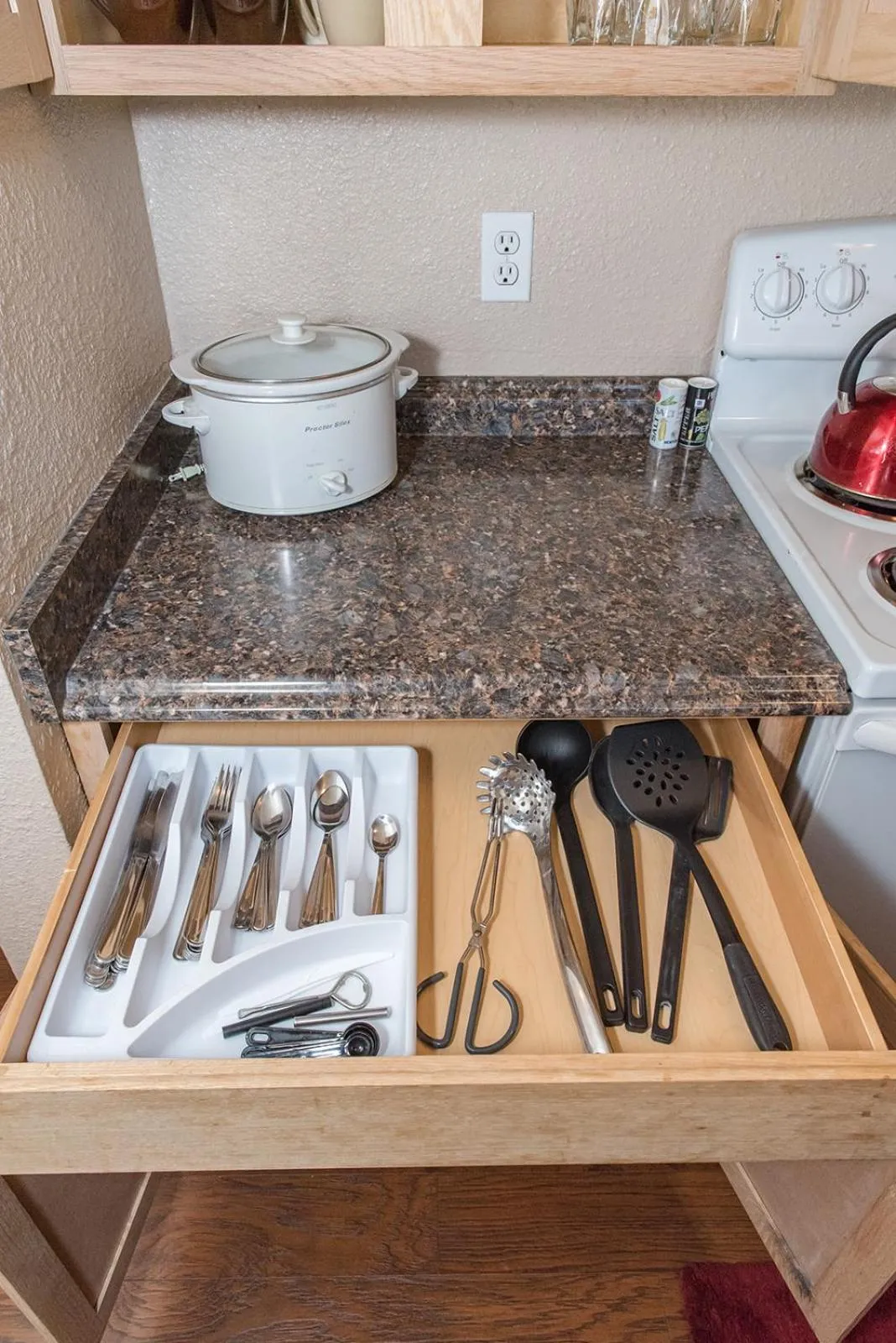 Kitchen or kitchenette in Mountain Song