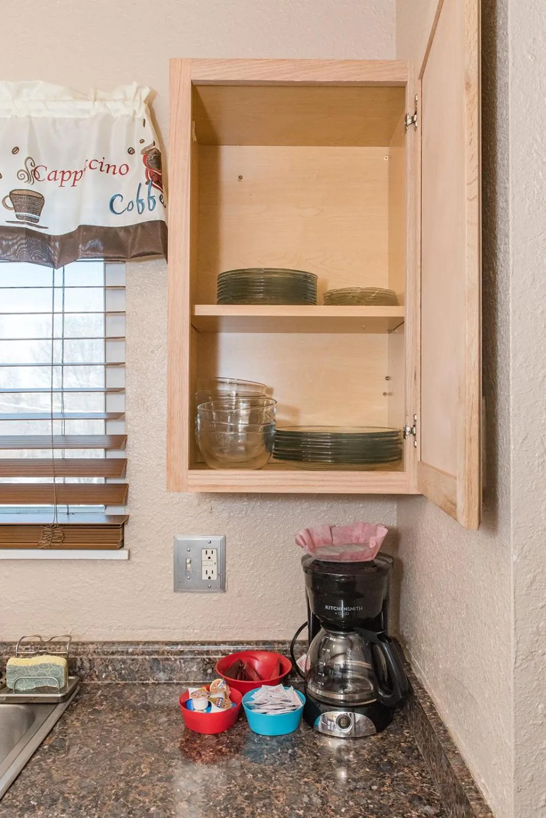 Coffee/tea facilities in Mountain Song