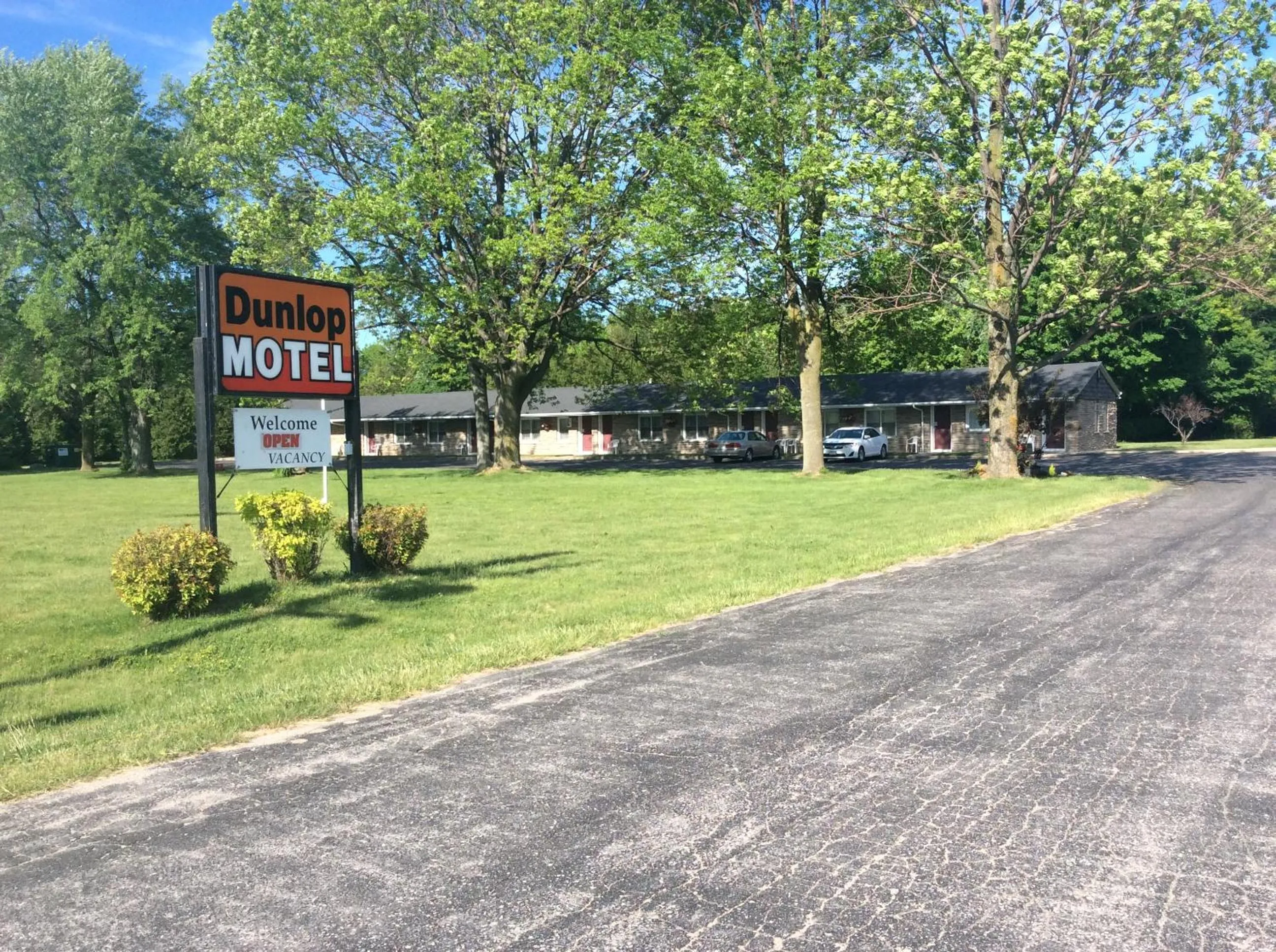 Property logo or sign in Dunlop Motel