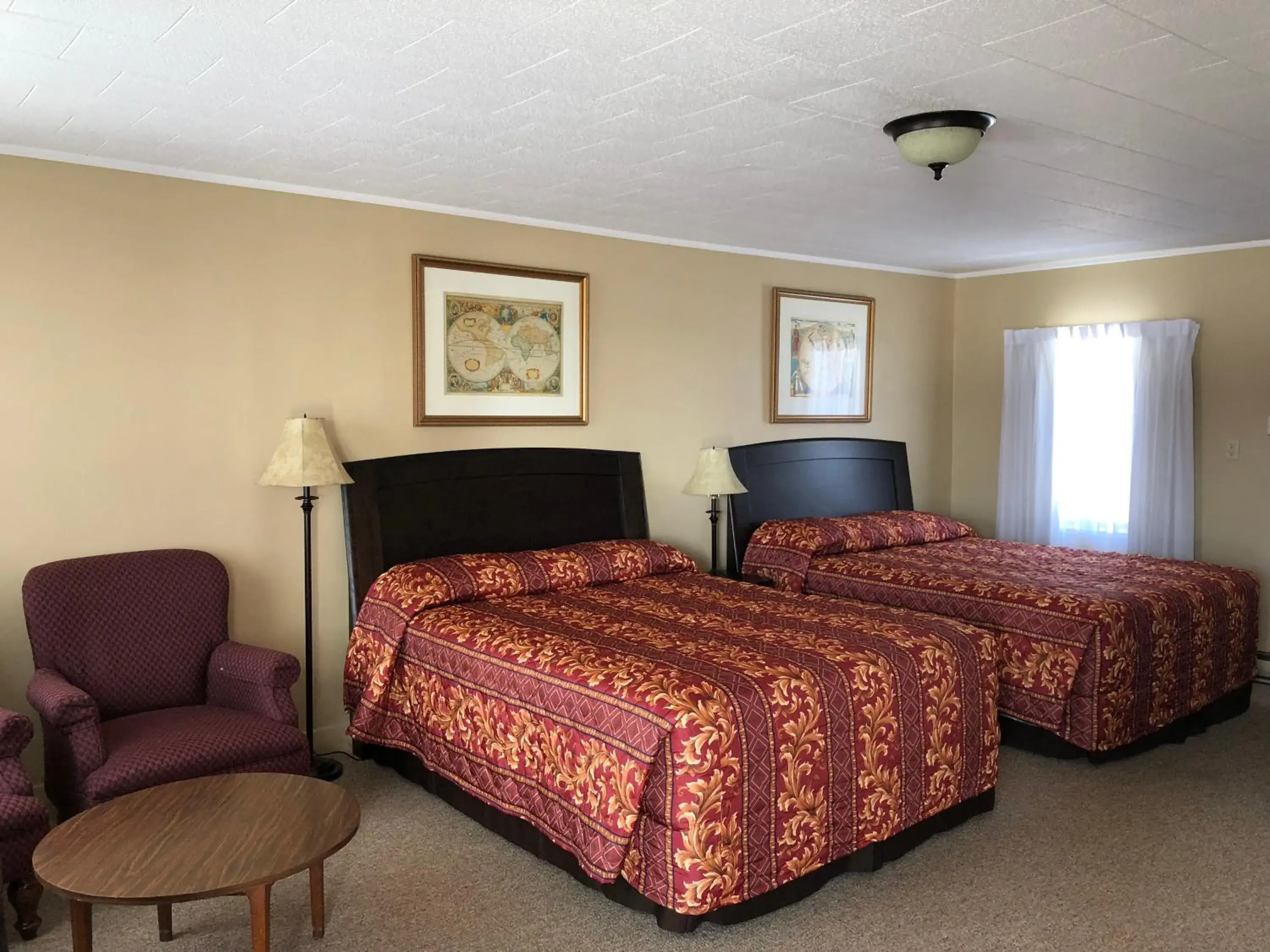 Queen Room with Two Queen Beds in Dunlop Motel Queen Room with Two Queen Beds in Dunlop Motel