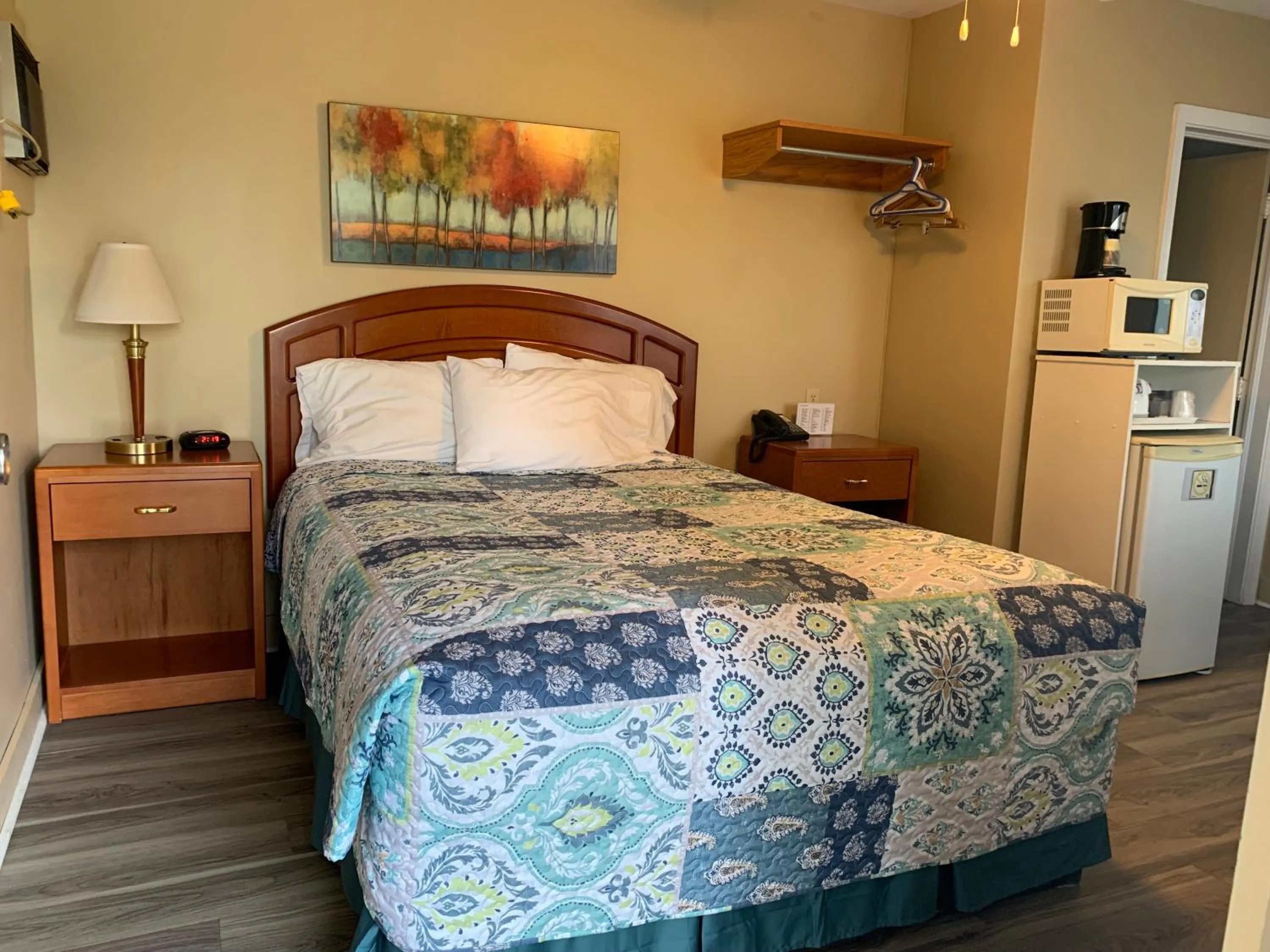 Bedroom, Bed in Dunlop Motel