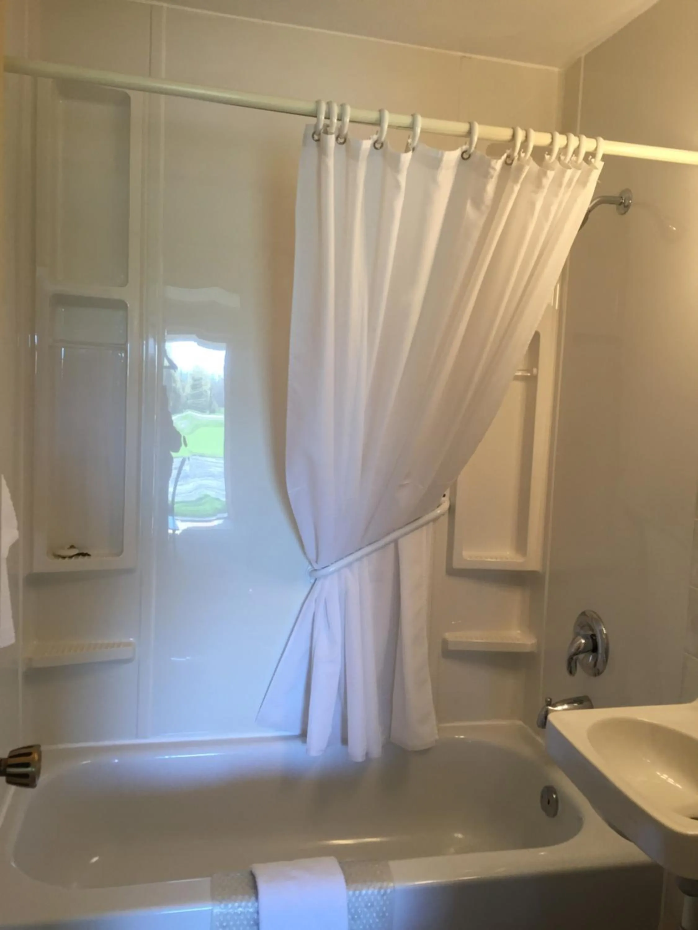 Bathroom in Dunlop Motel