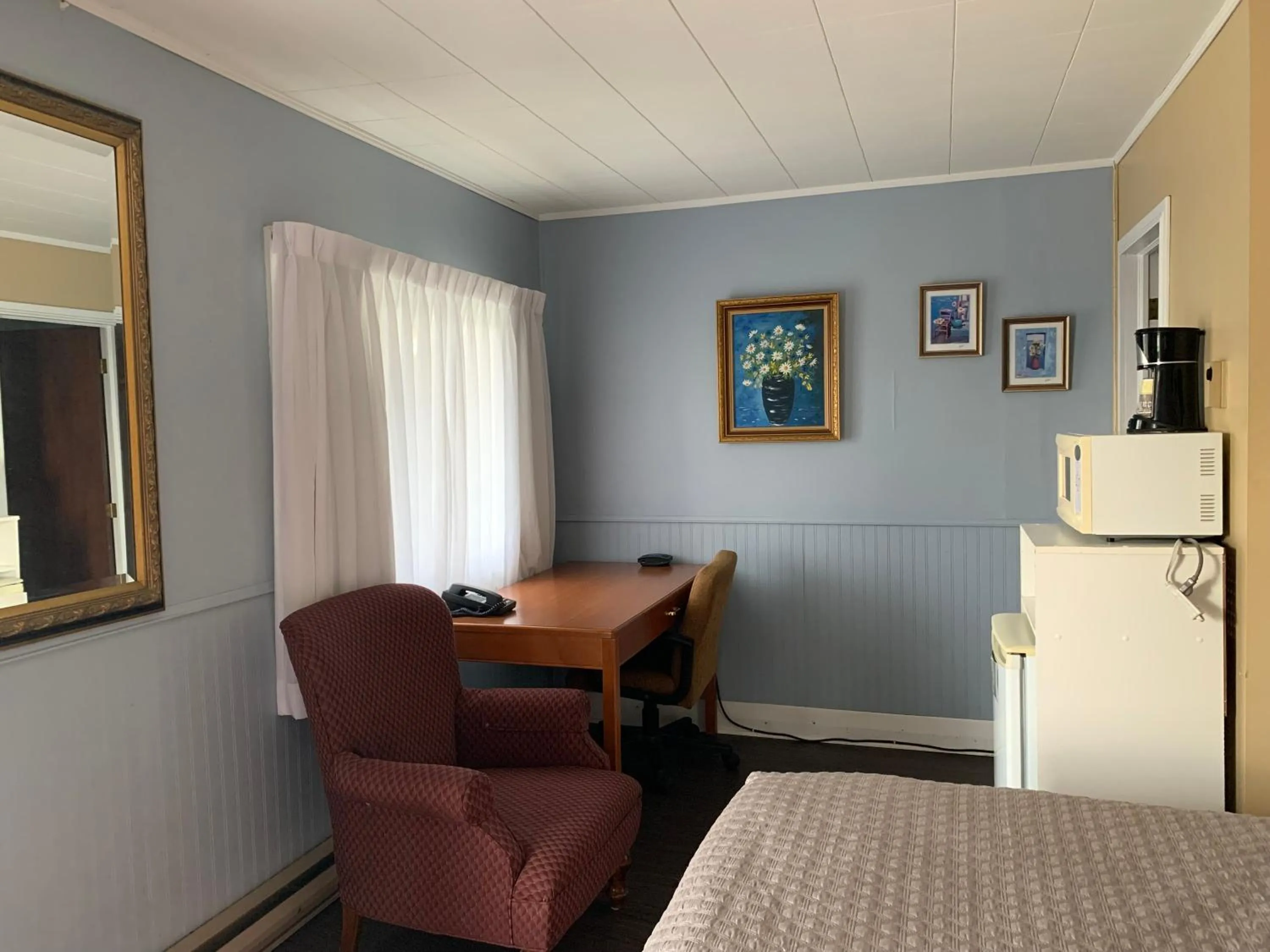 Seating area in Dunlop Motel