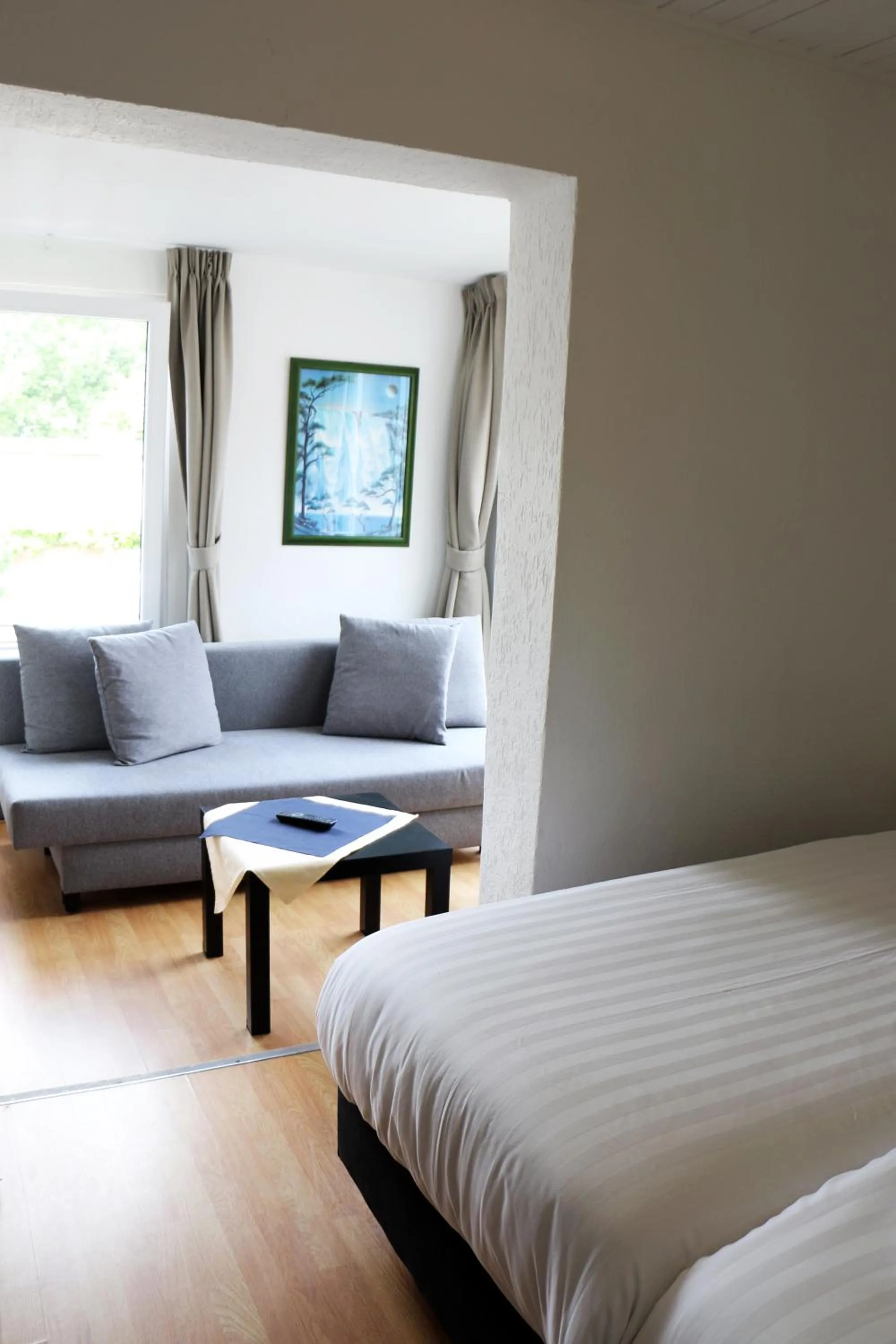 Day, Bed in Hotel Restaurant Les Jumeaux