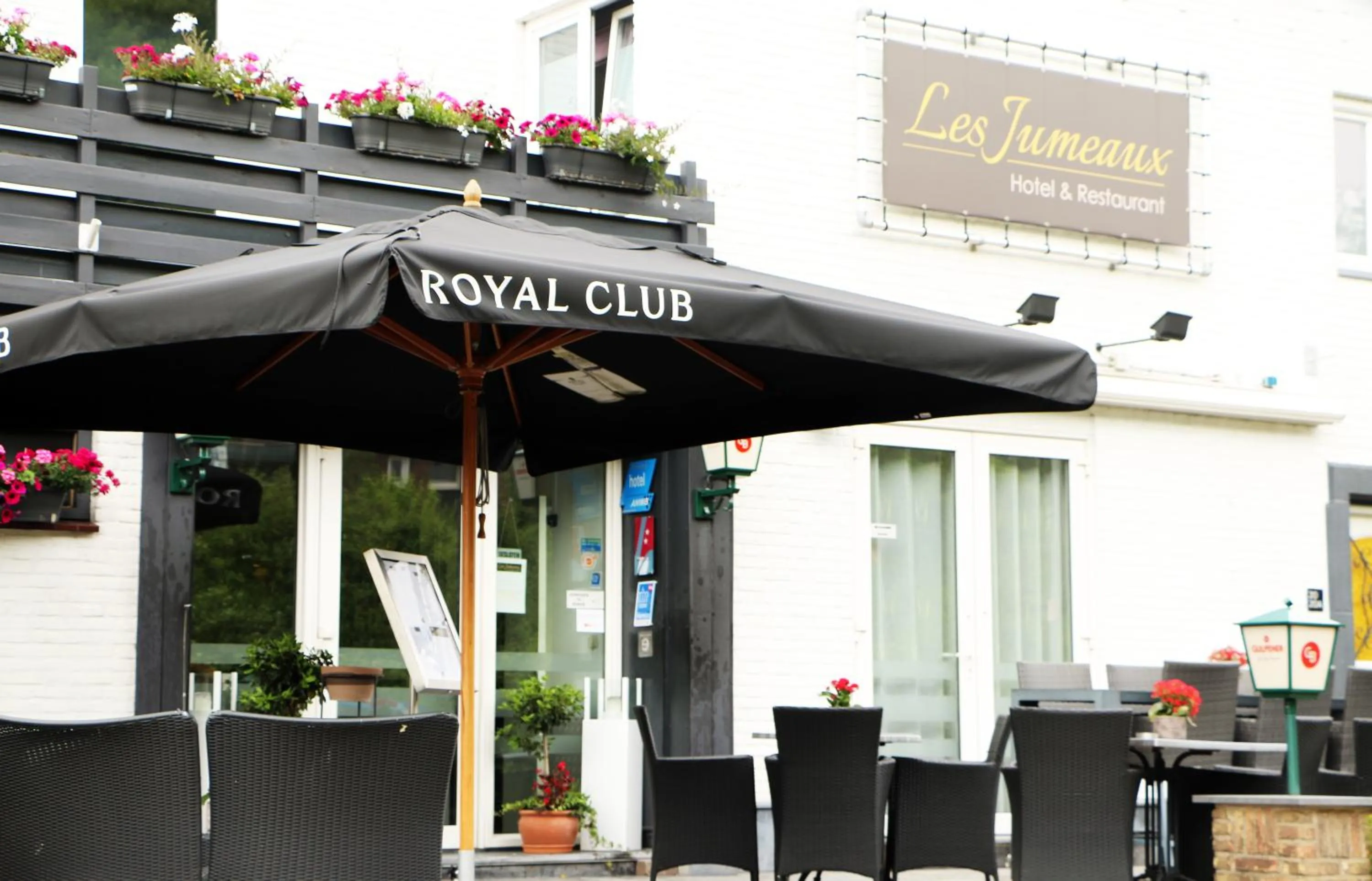 Facade/entrance in Hotel Restaurant Les Jumeaux