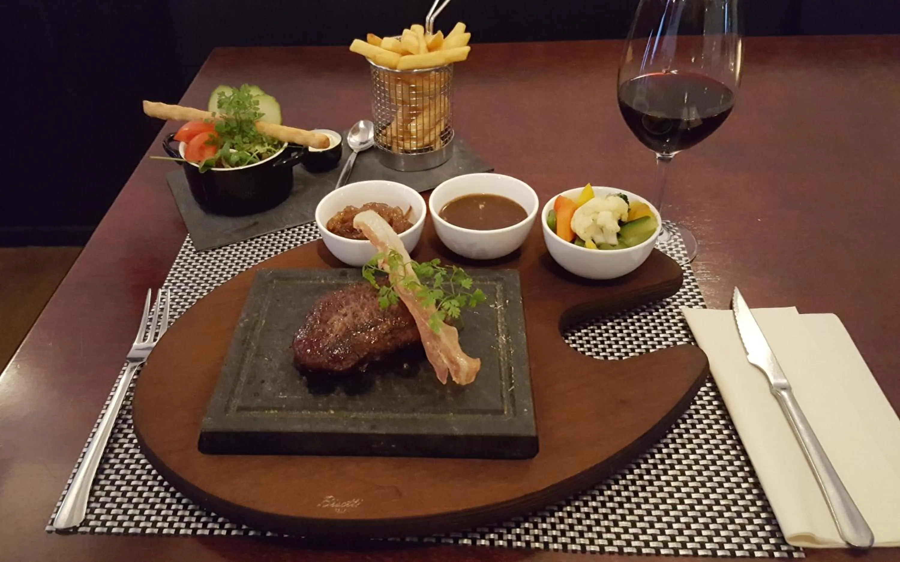 Restaurant/places to eat in Hotel Restaurant Les Jumeaux