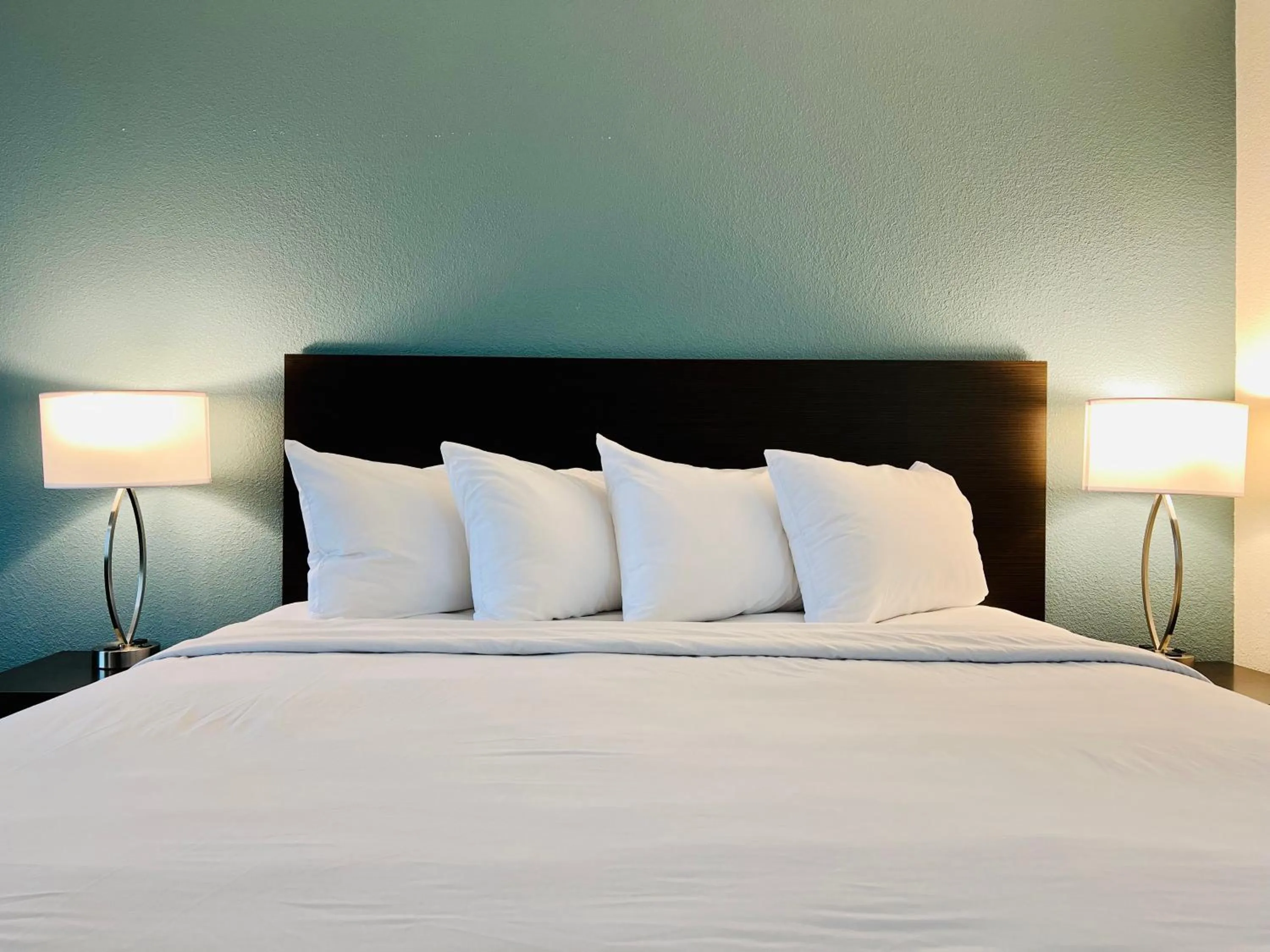 Bed in Sleep Inn & Suites Wisconsin Dells - Lake Delton