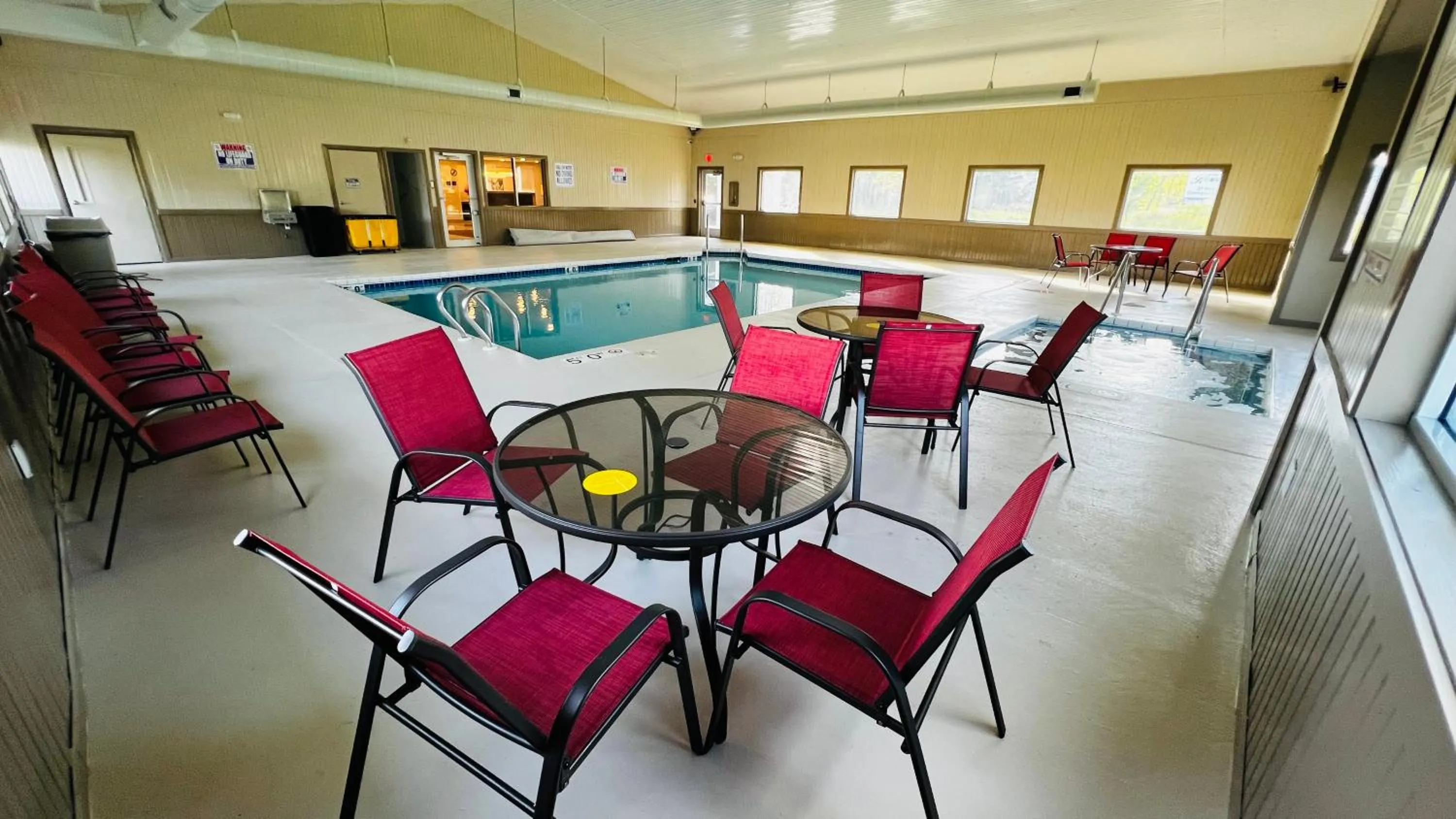 Swimming pool in Sleep Inn & Suites Wisconsin Dells - Lake Delton