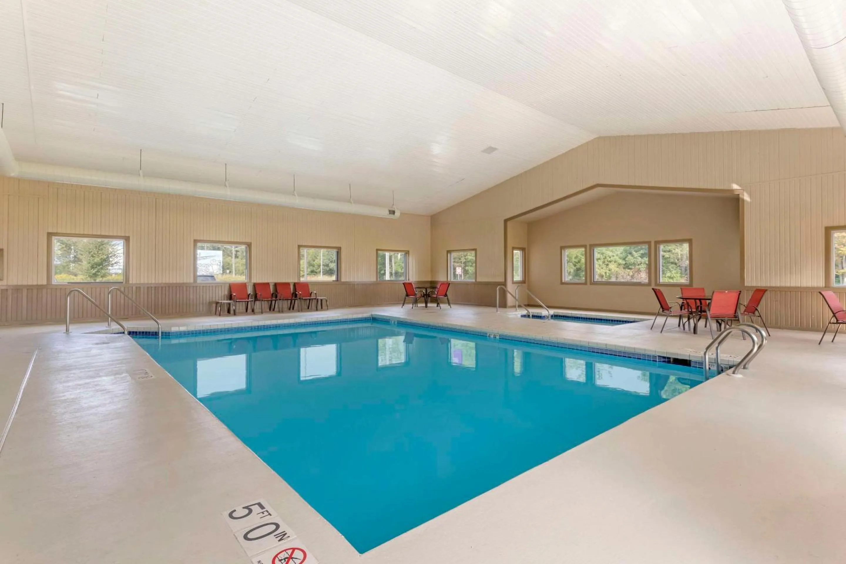 Swimming pool in Americas Best Value Inn Wisconsin Dells-Lake Delton - Newly renovated