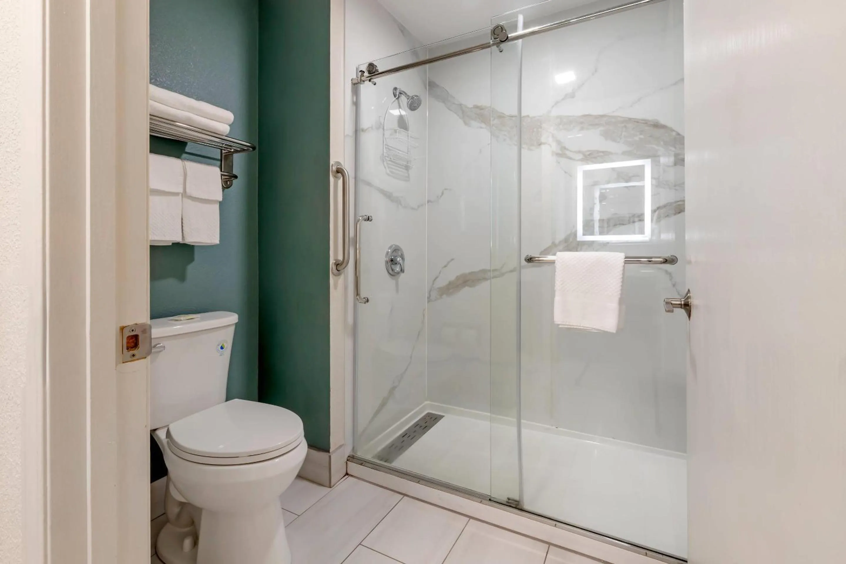 Bedroom in Sleep Inn & Suites Wisconsin Dells - Lake Delton