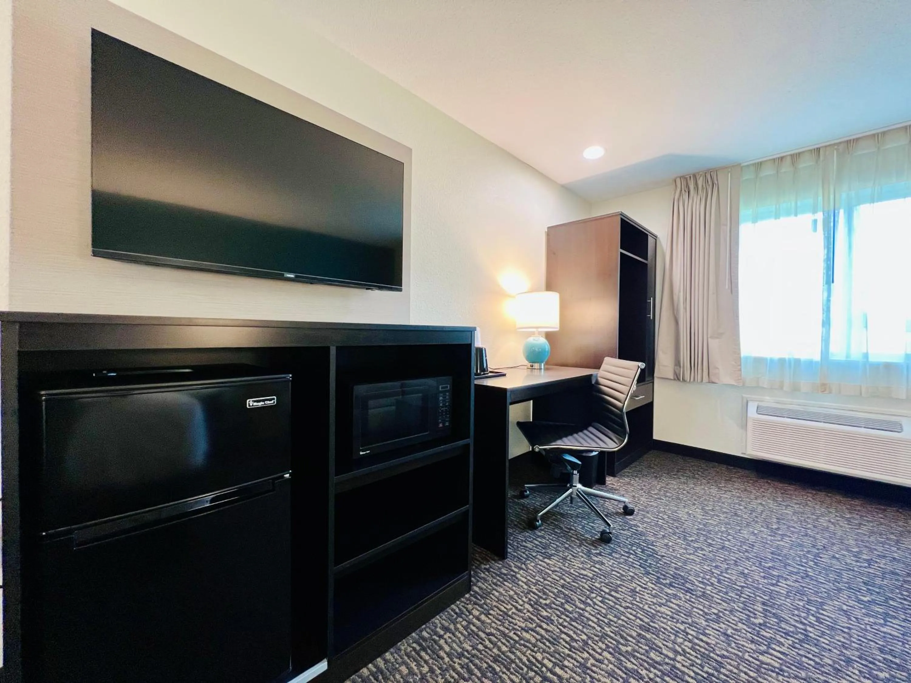 TV and multimedia in Sleep Inn & Suites Wisconsin Dells - Lake Delton